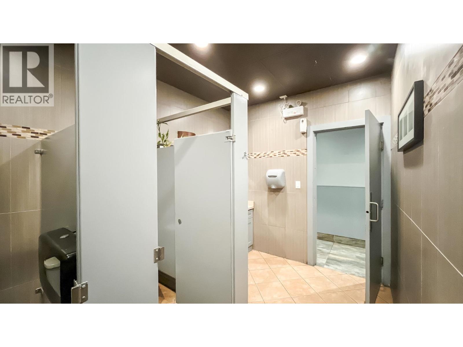 1542 Robson Street Property Photo 11