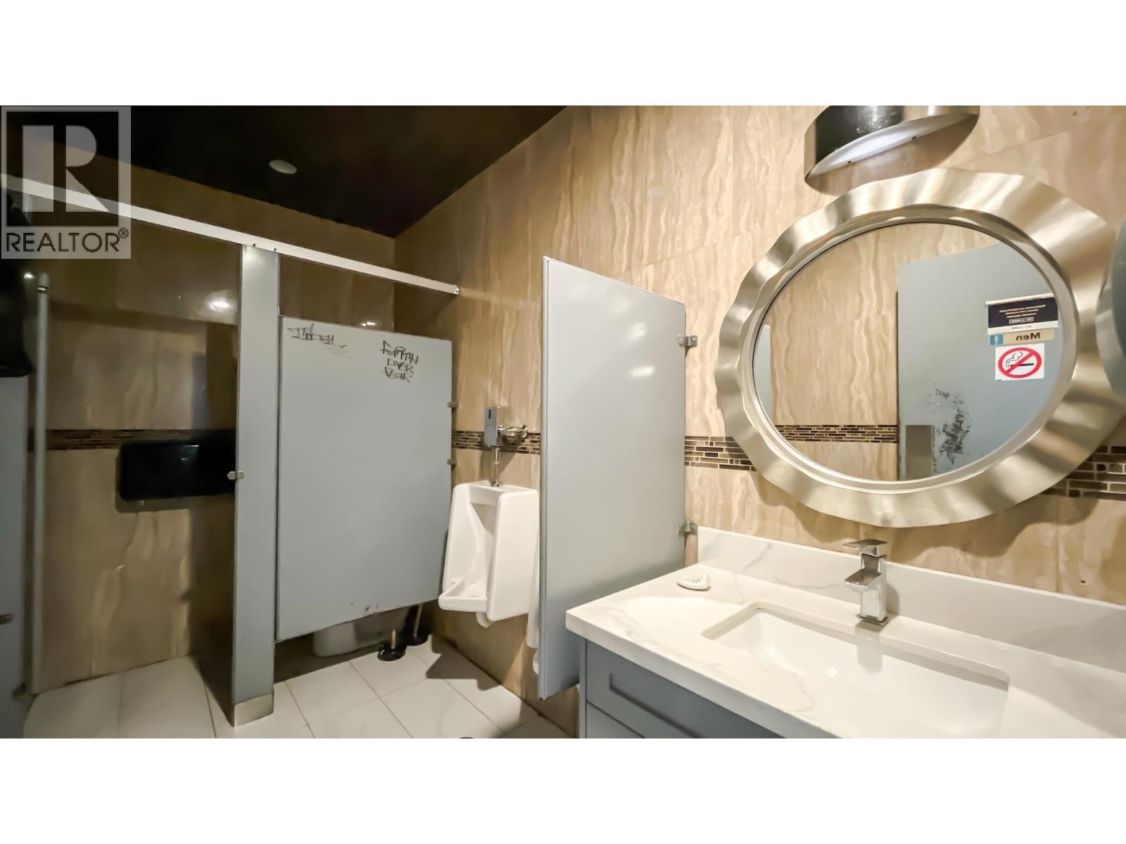 1542 Robson Street Property Photo 34