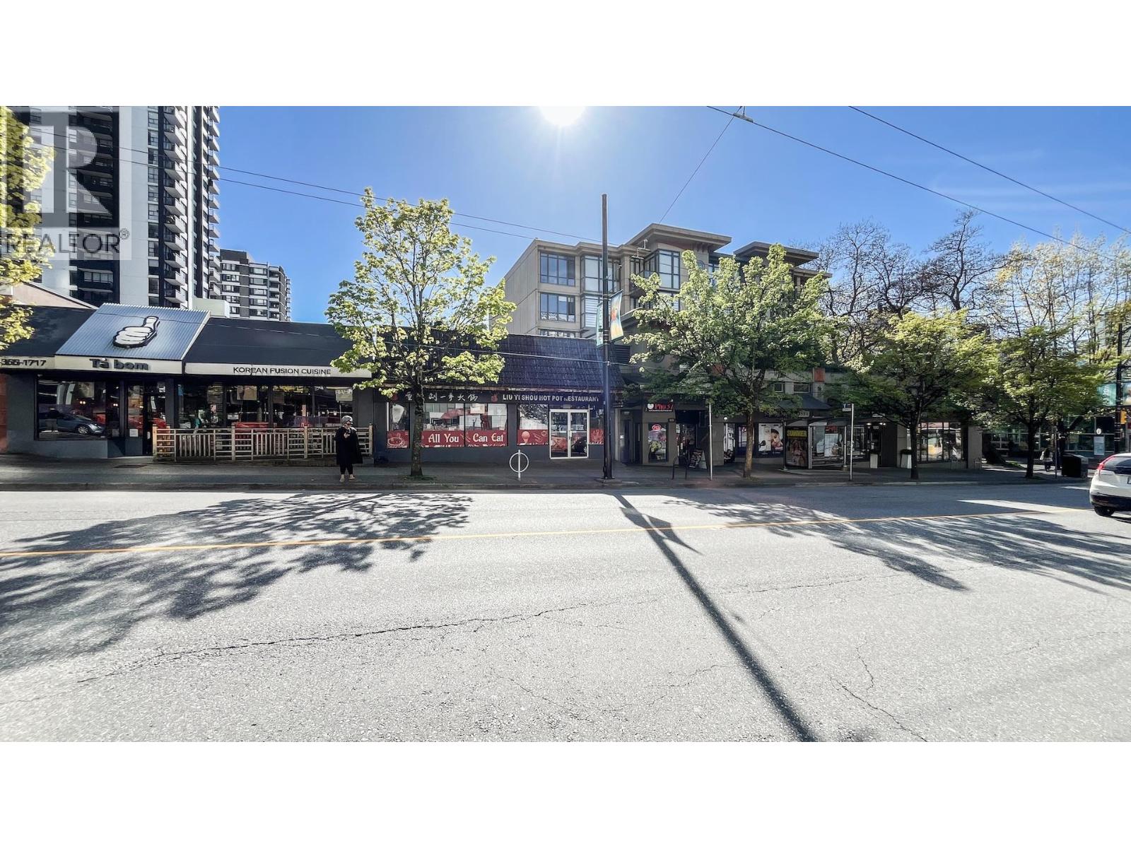 1542 Robson Street Property Photo 38