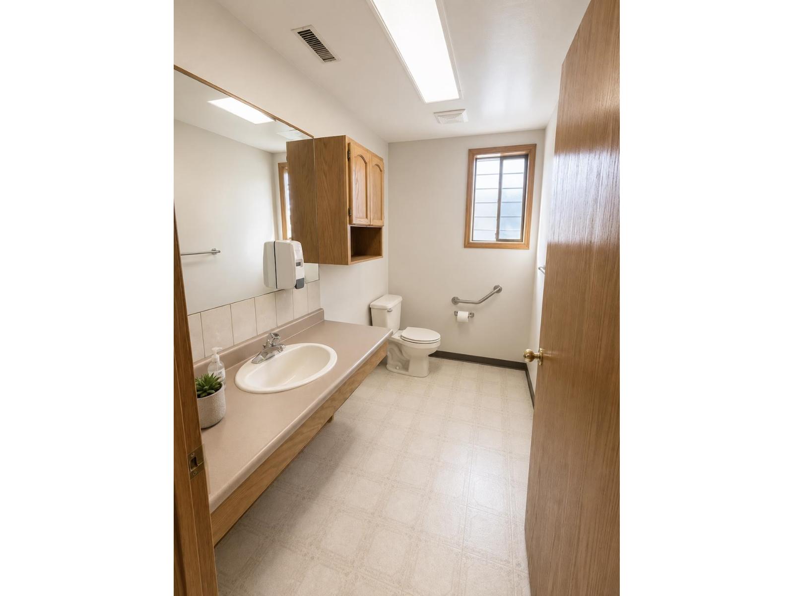 211 Park Street Property Photo 8