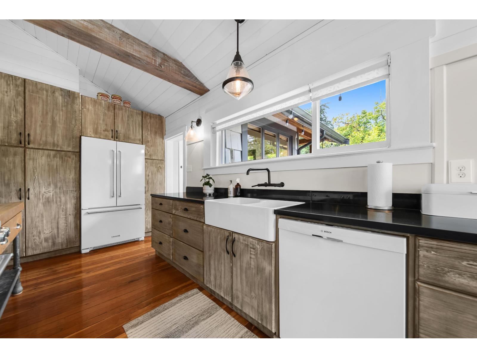 511 176 Street Property Photo 19