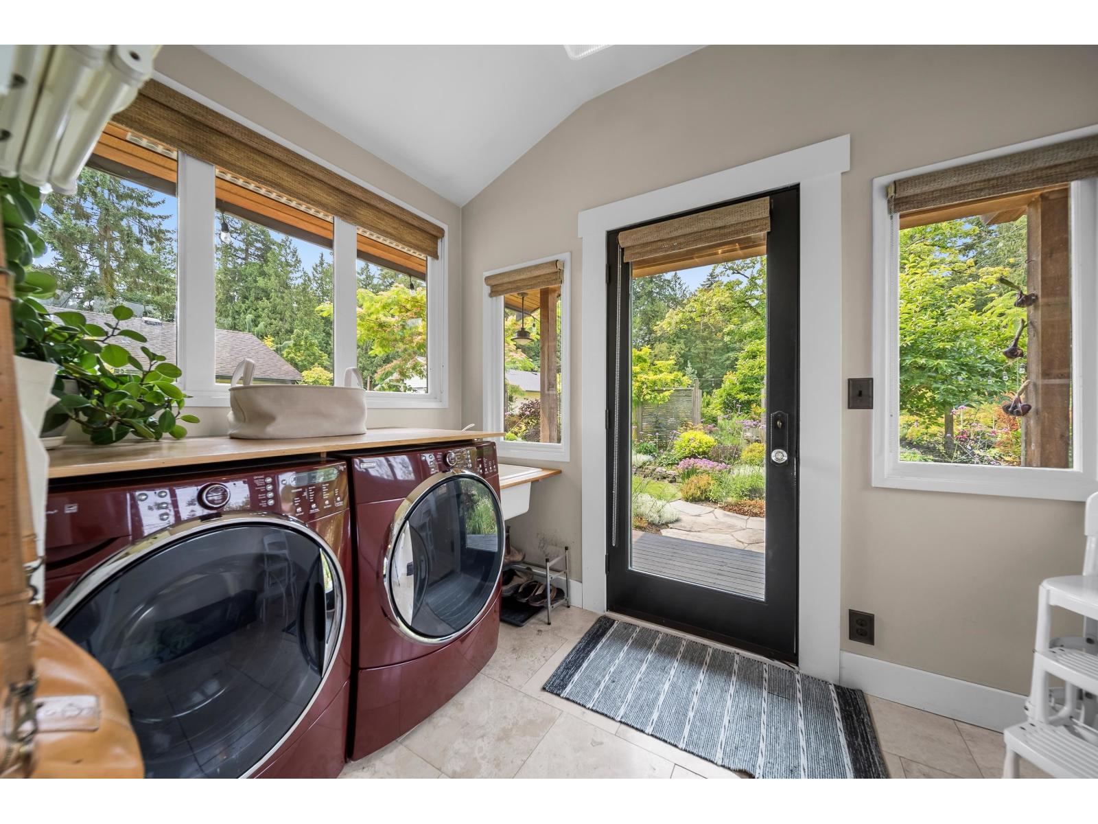 511 176 Street Property Photo 22