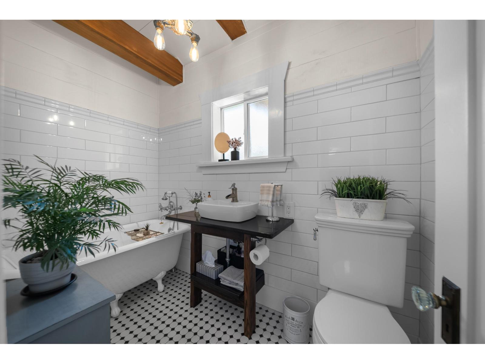 511 176 Street Property Photo 23