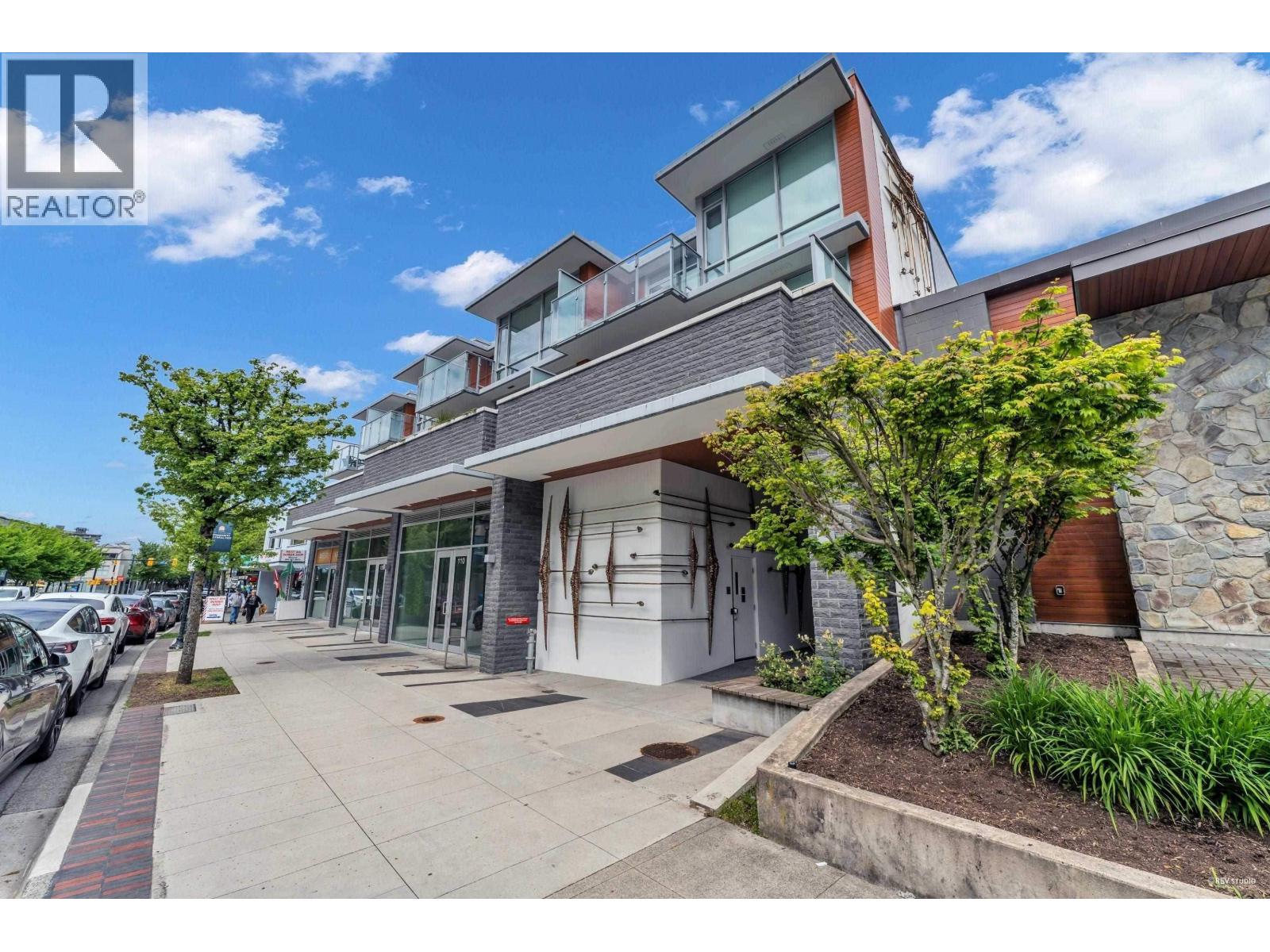 110 1331 Marine Drive Property Photo 2