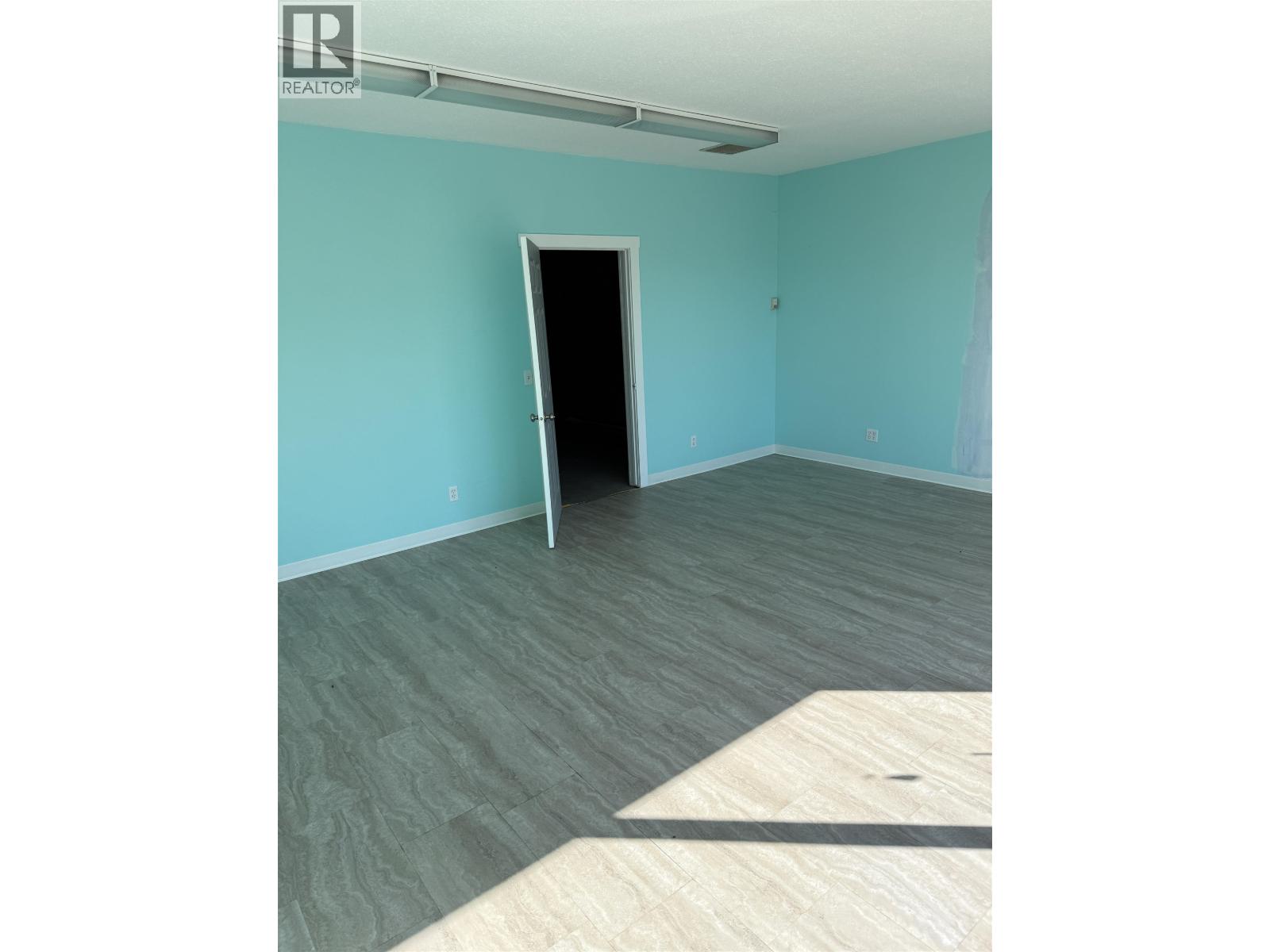 10508 101 Avenue Property Photo 5