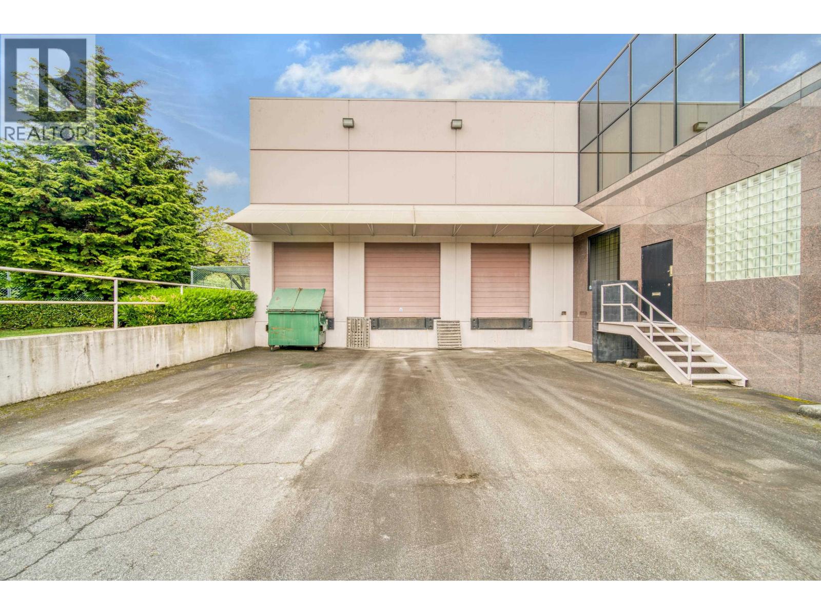 5375 Parkwood Place Property Photo 4