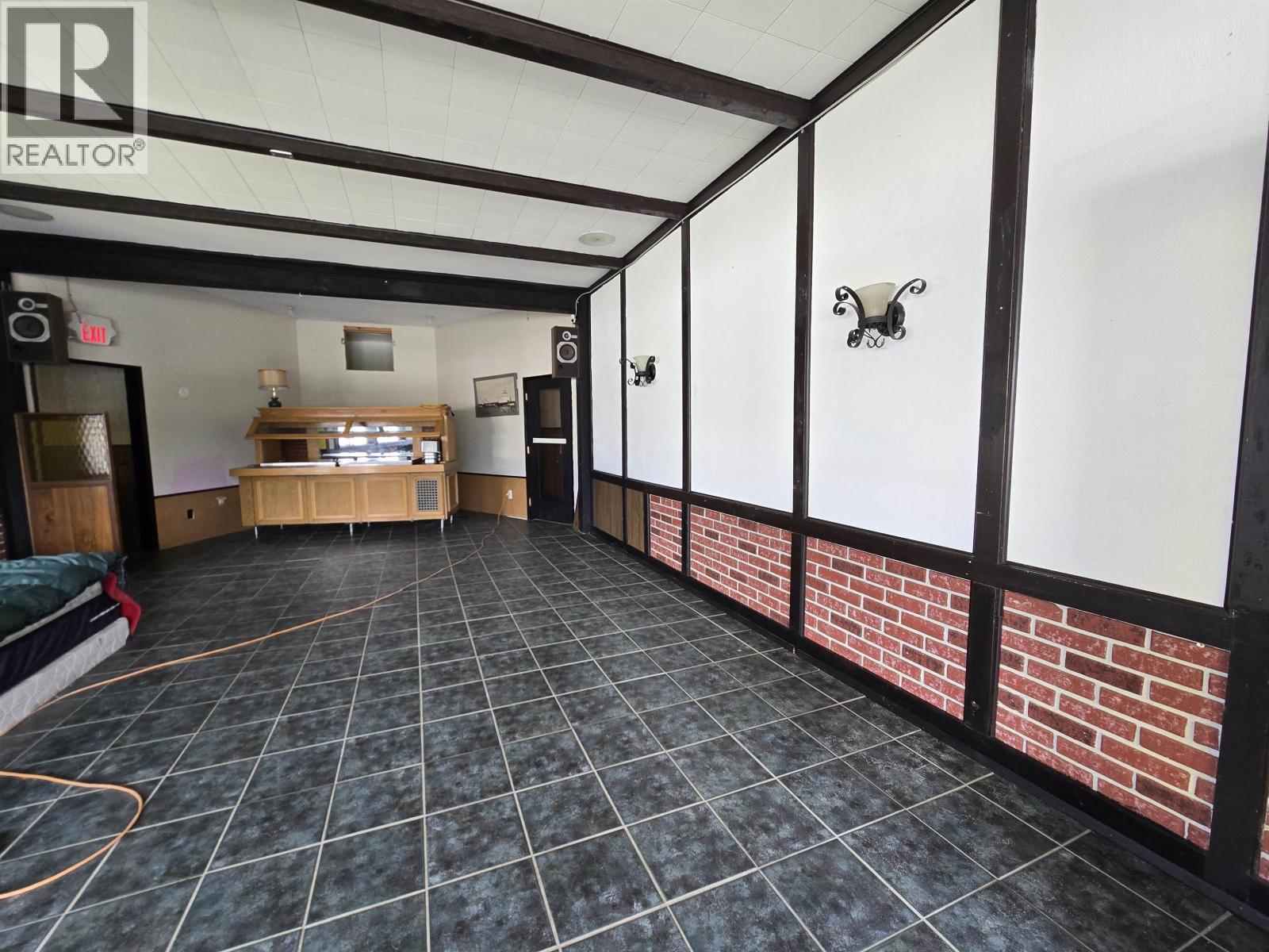1110 Main Street Property Photo 5