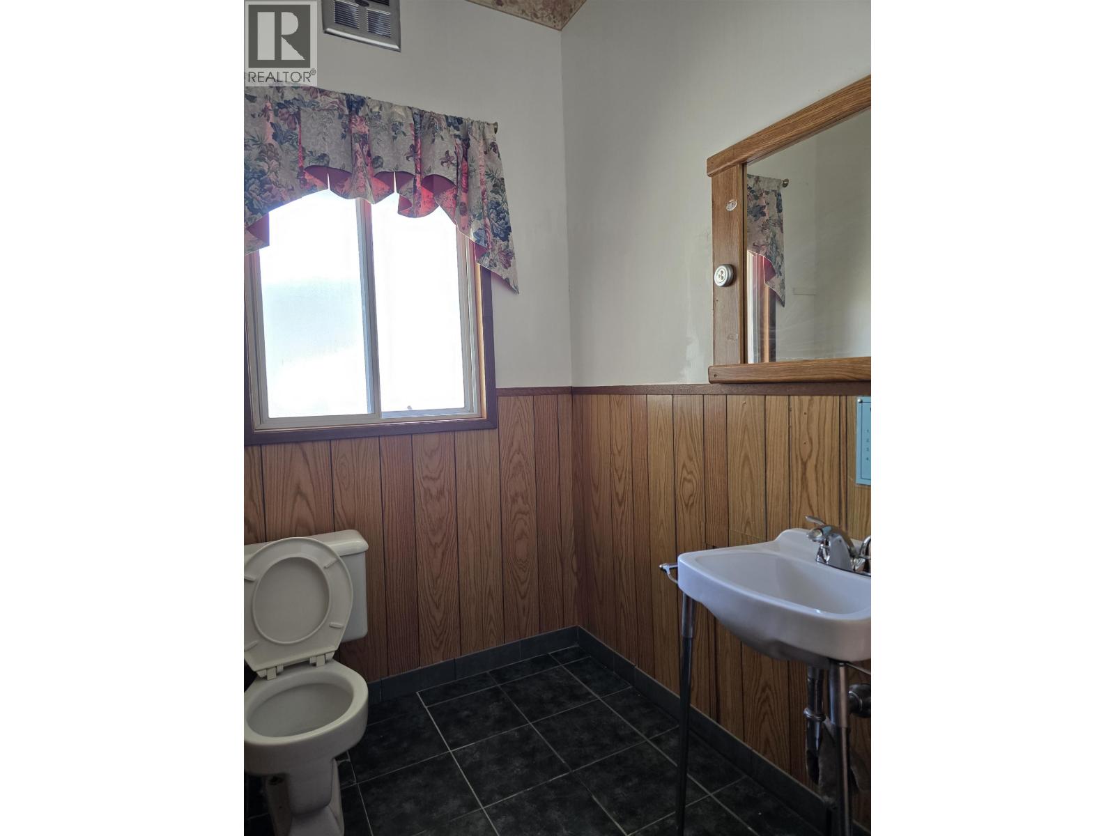 1110 Main Street Property Photo 15