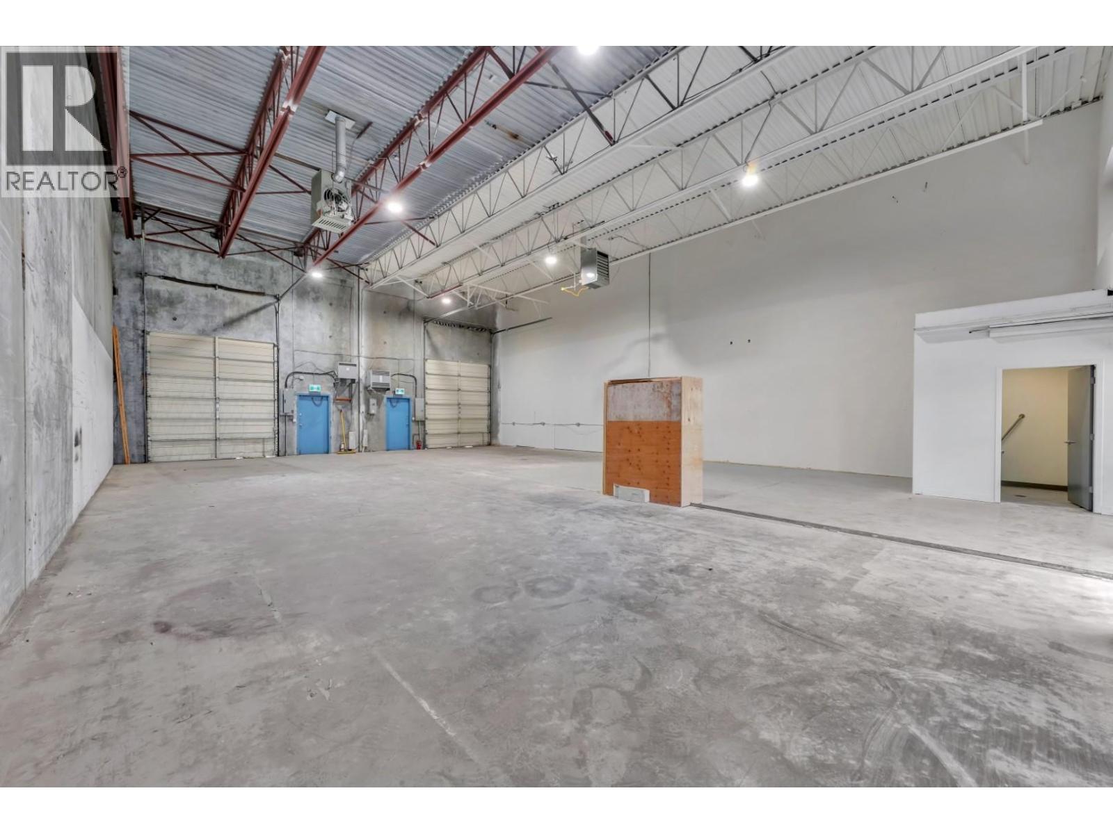 138&140 11786 River Road Property Photo 4