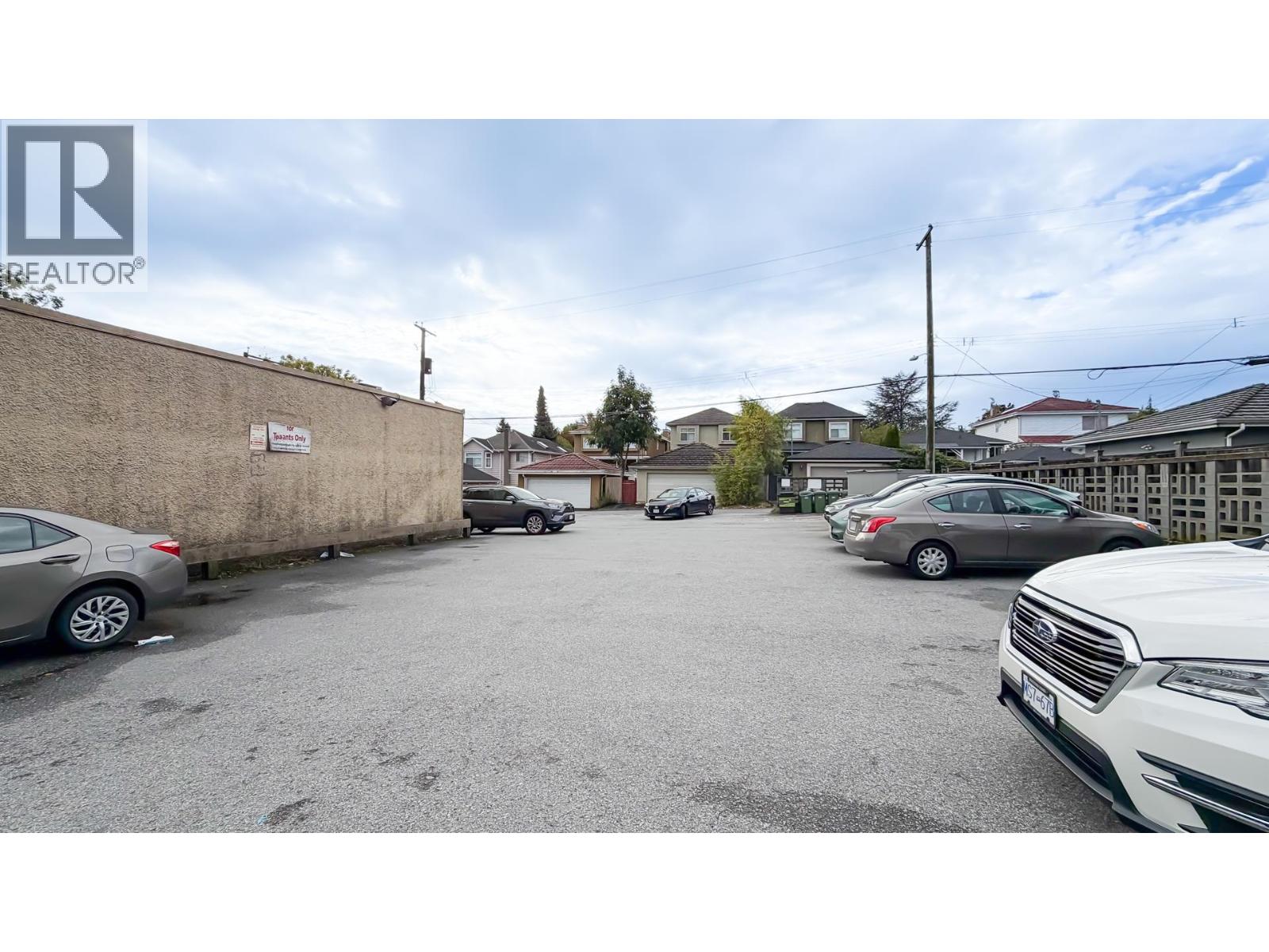 8263 Oak Street Property Photo 12