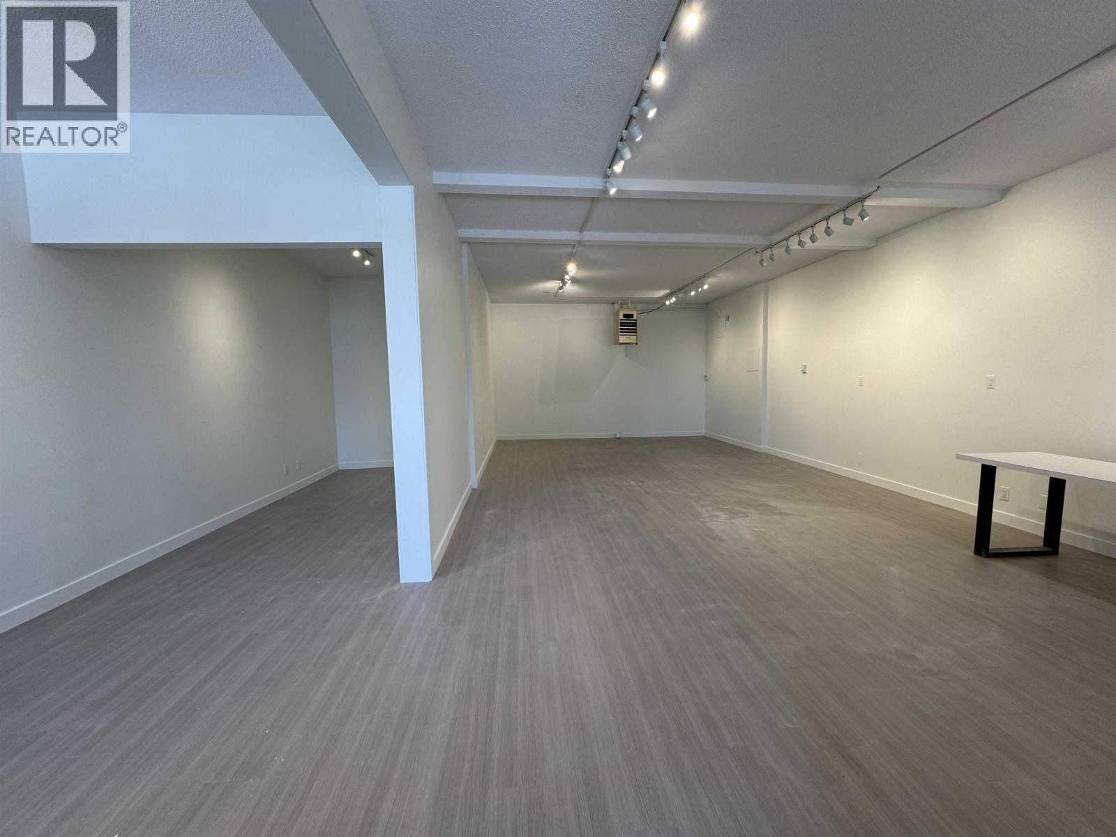2284 Elgin Avenue Property Photo 4
