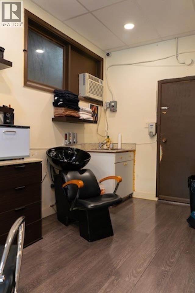 470 E Columbia Street Property Photo 10