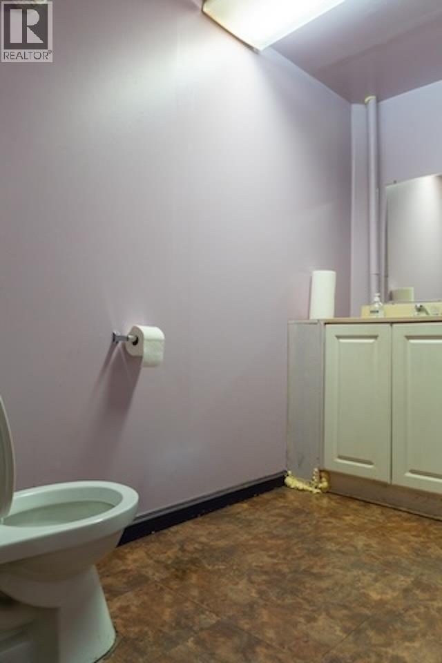 470 E Columbia Street Property Photo 14
