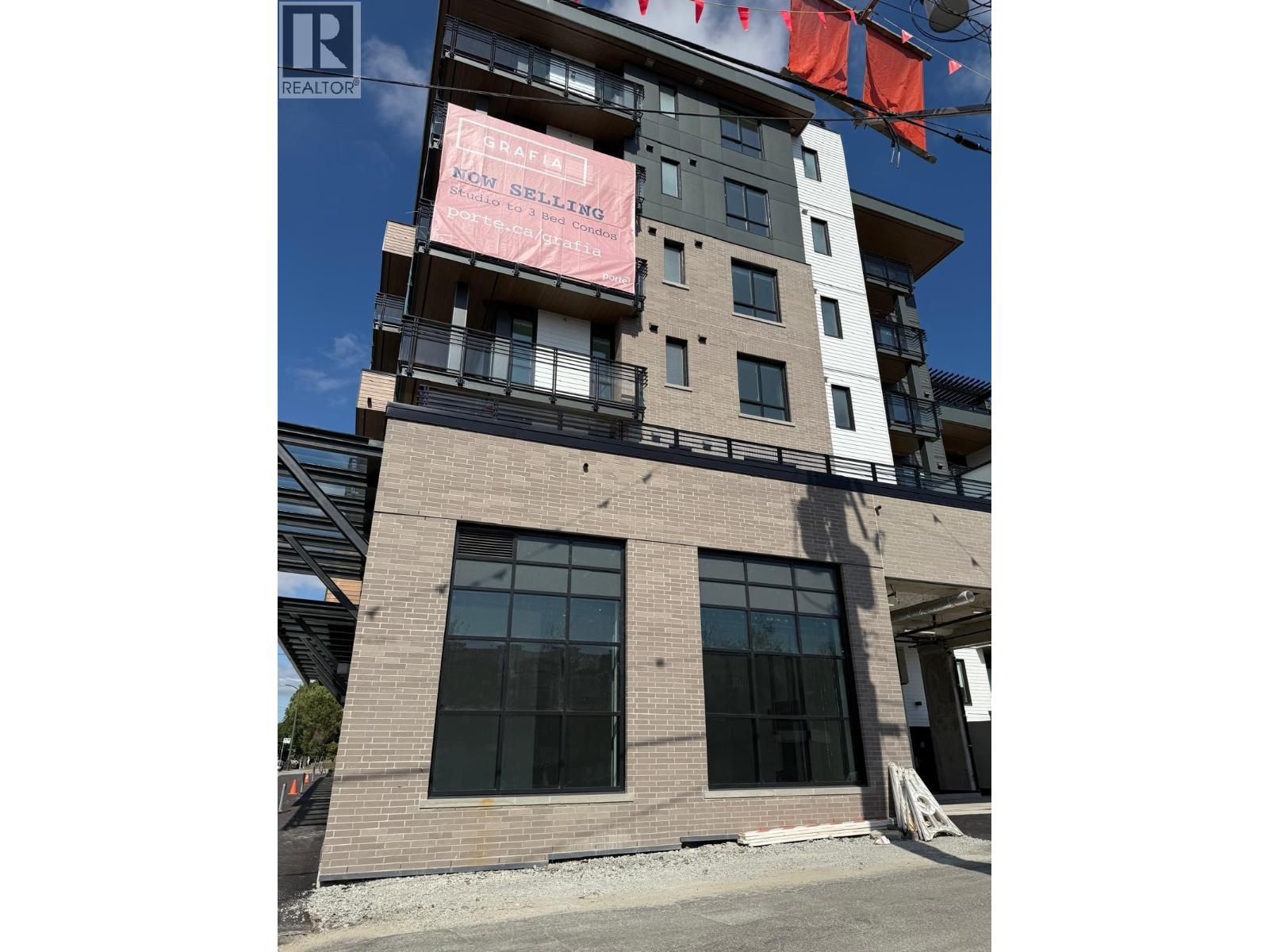 2351 E Broadway Street Property Photo 5