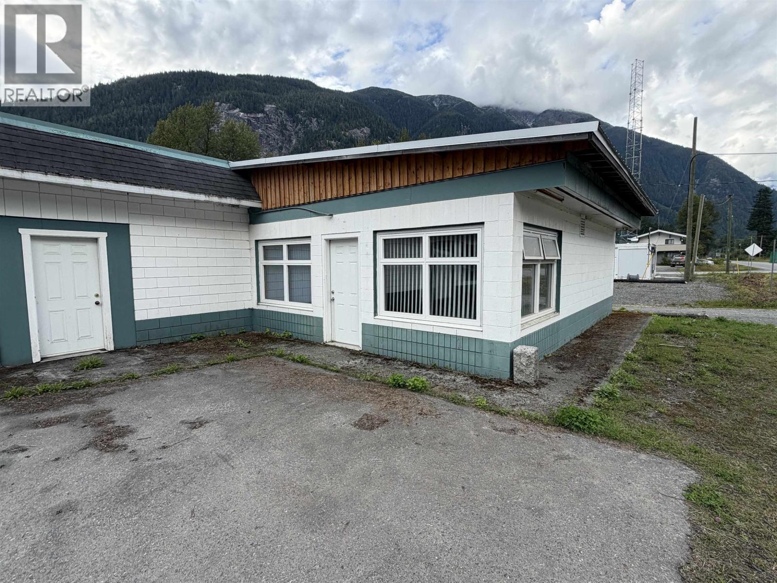 503 Conway Street Property Photo 4