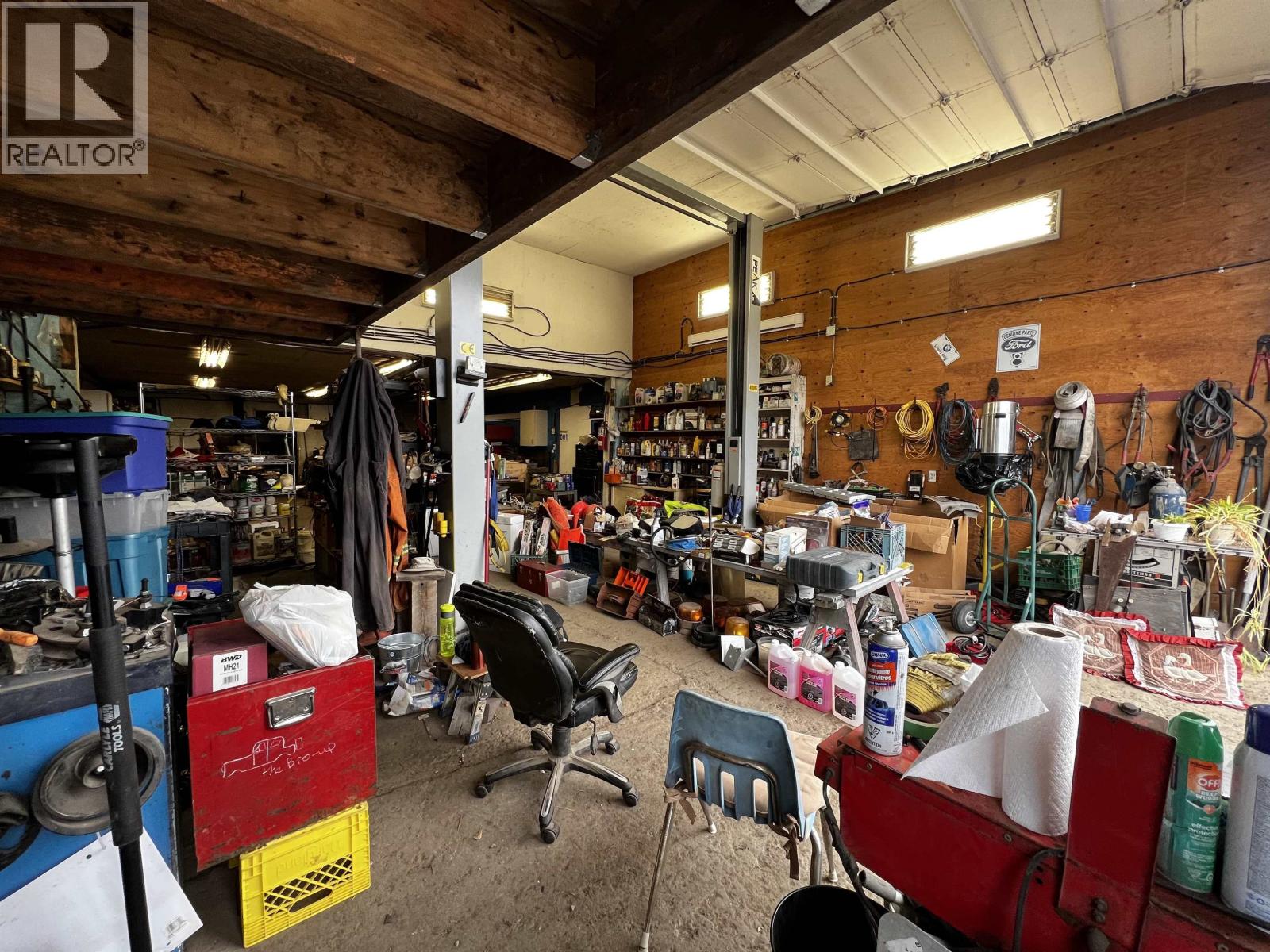 13936 W 16 Highway Property Photo 4