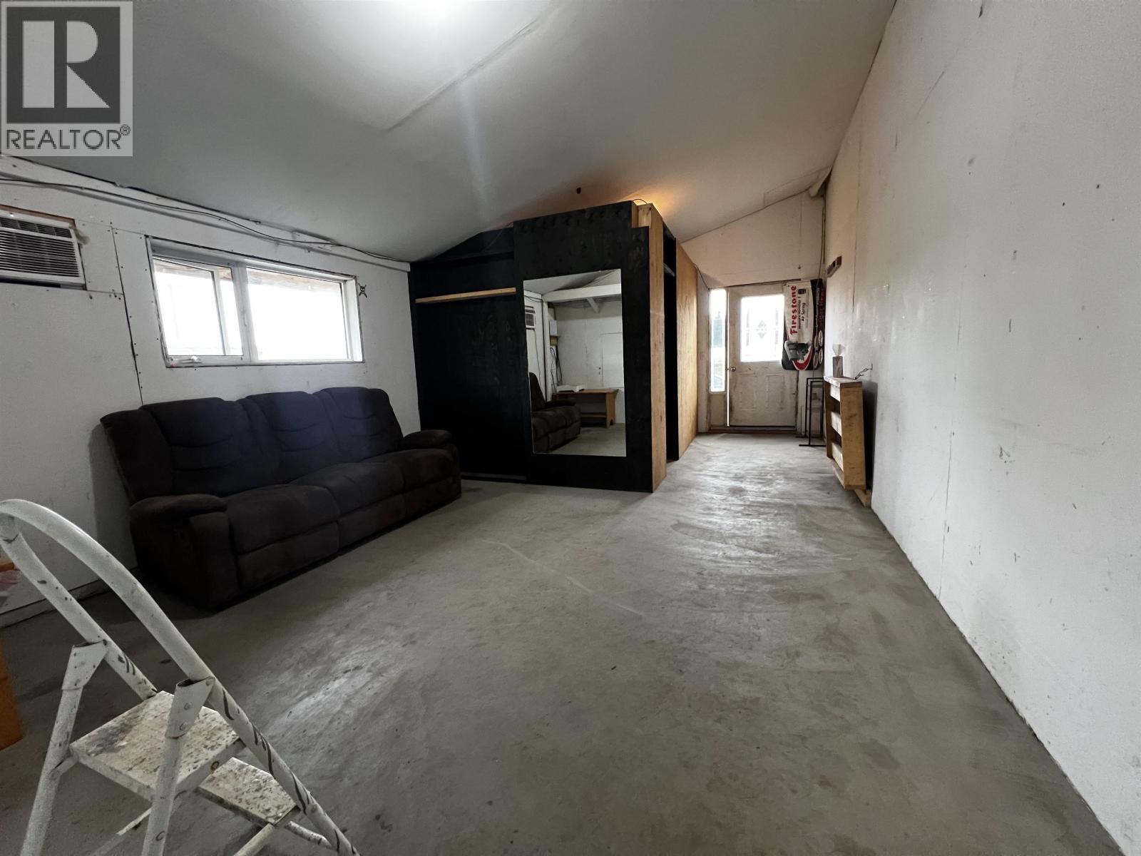 13936 W 16 Highway Property Photo 10