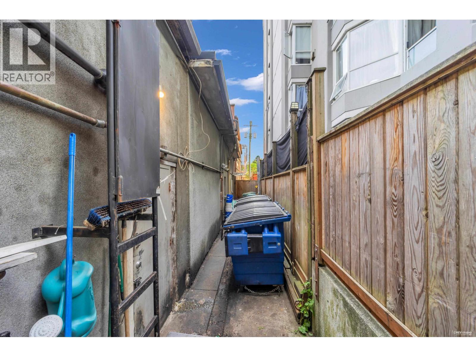 11555 Confidential Property Photo 26