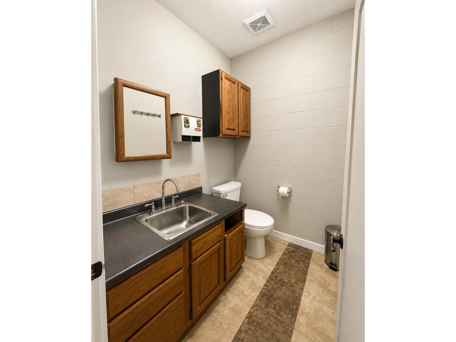 202 20381 62 Avenue Property Photo 6