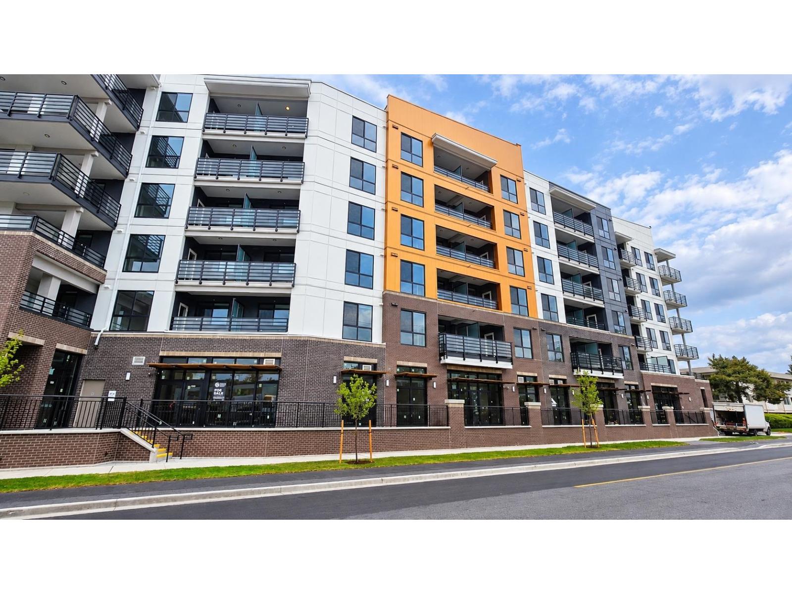 140 20769 Fraser Highway Property Photo 2