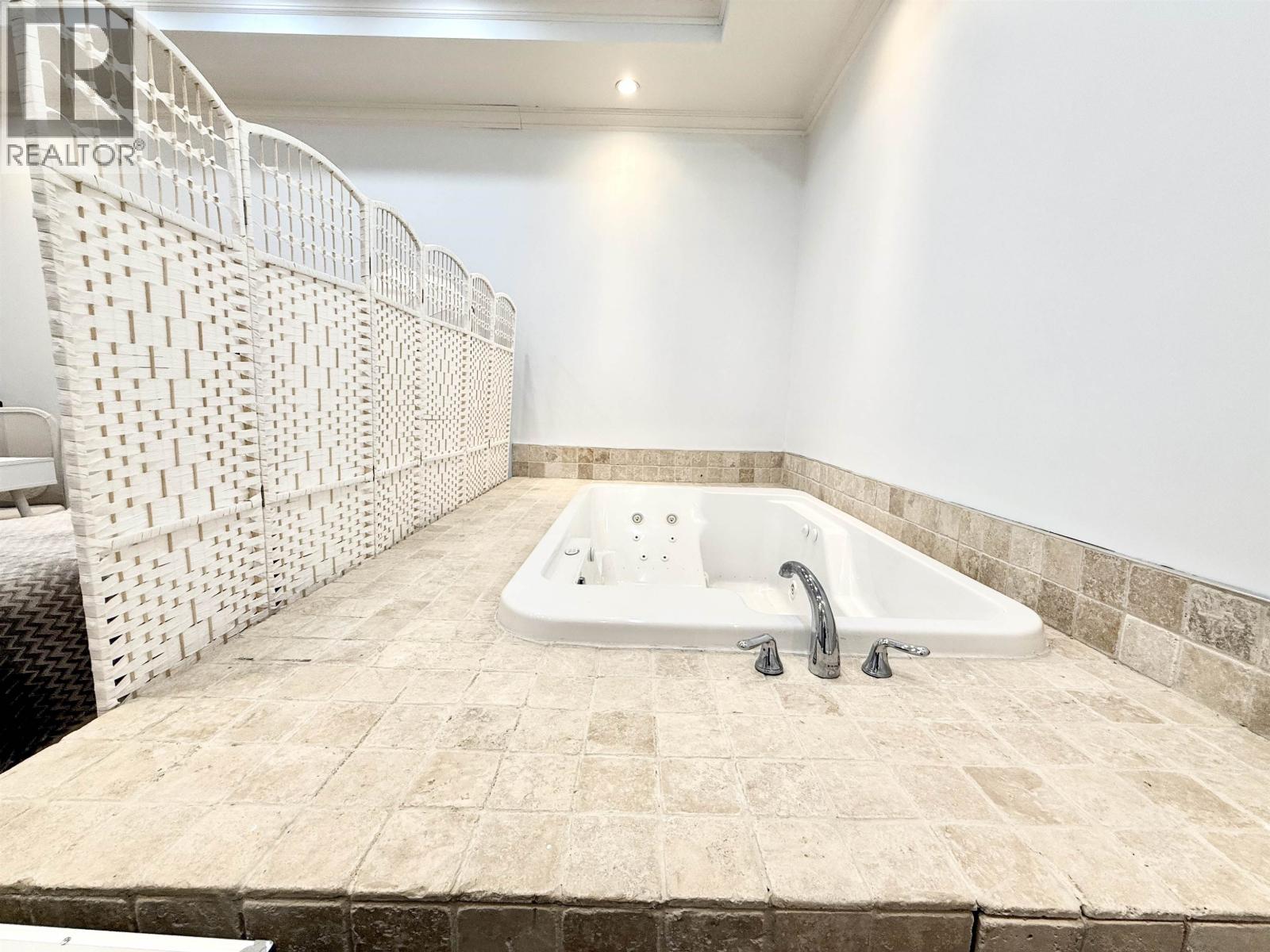 105 2764 Barnet Highway Property Photo 13