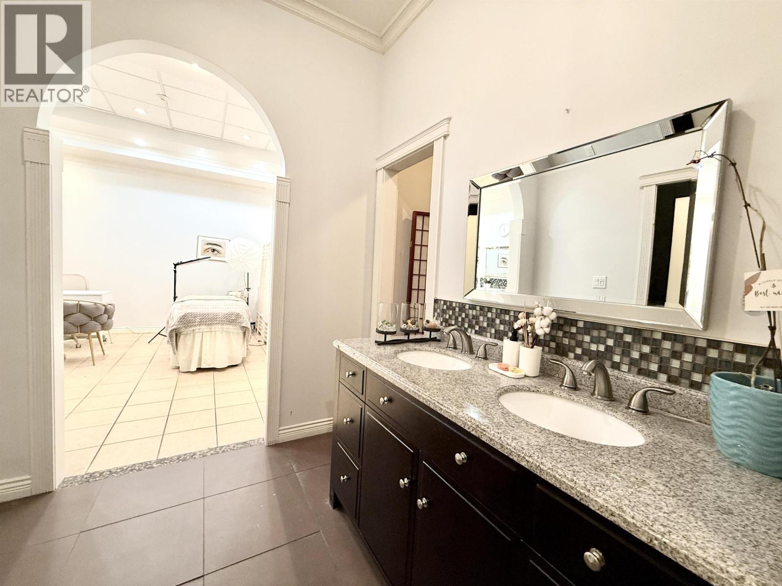 105 2764 Barnet Highway Property Photo 17