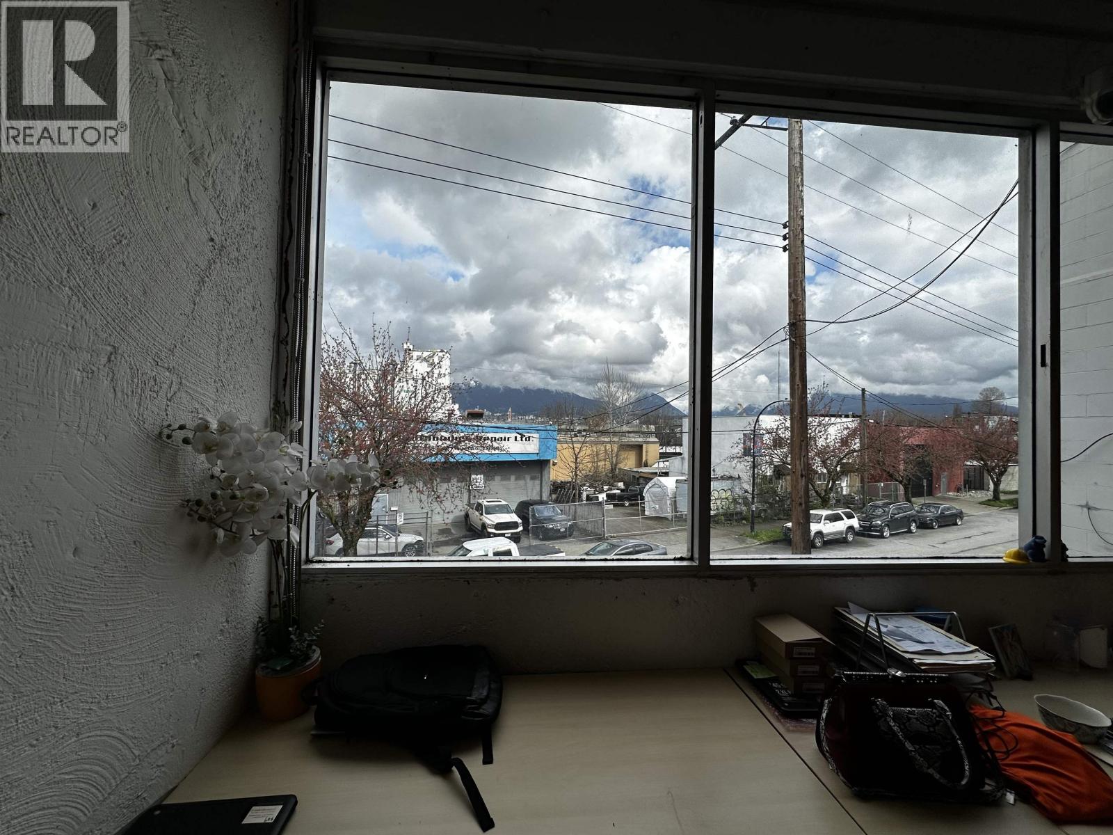 1834 Triumph Street Property Photo 5