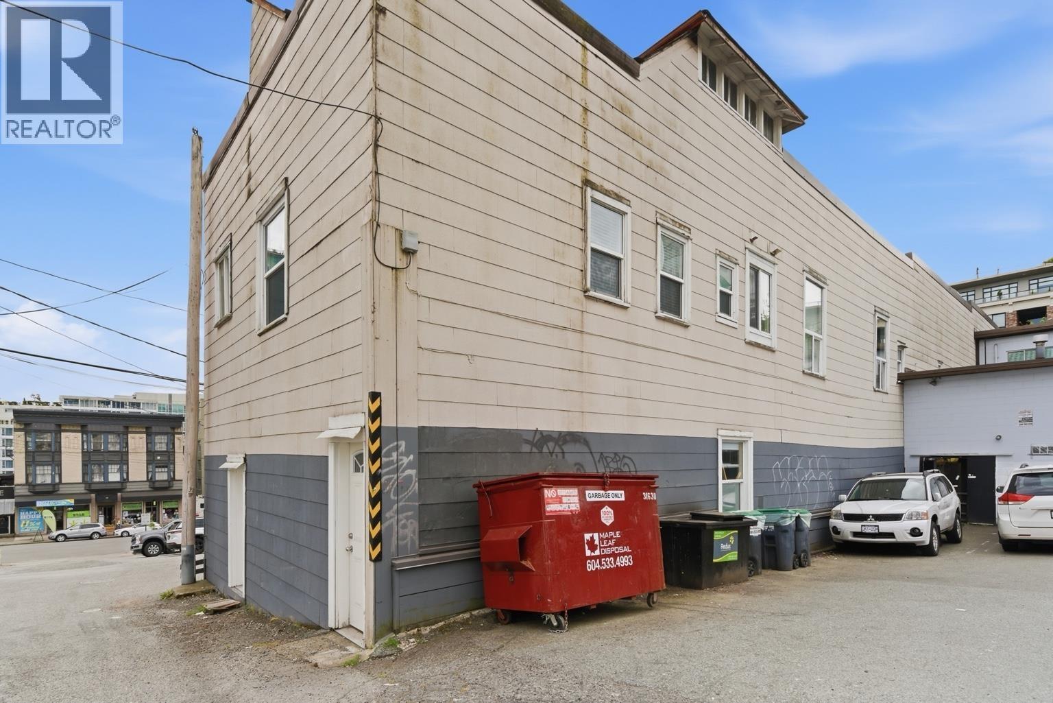 128 Lonsdale Avenue Property Photo 5