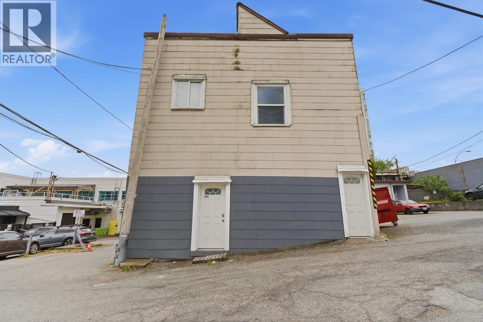 128 Lonsdale Avenue Property Photo 6