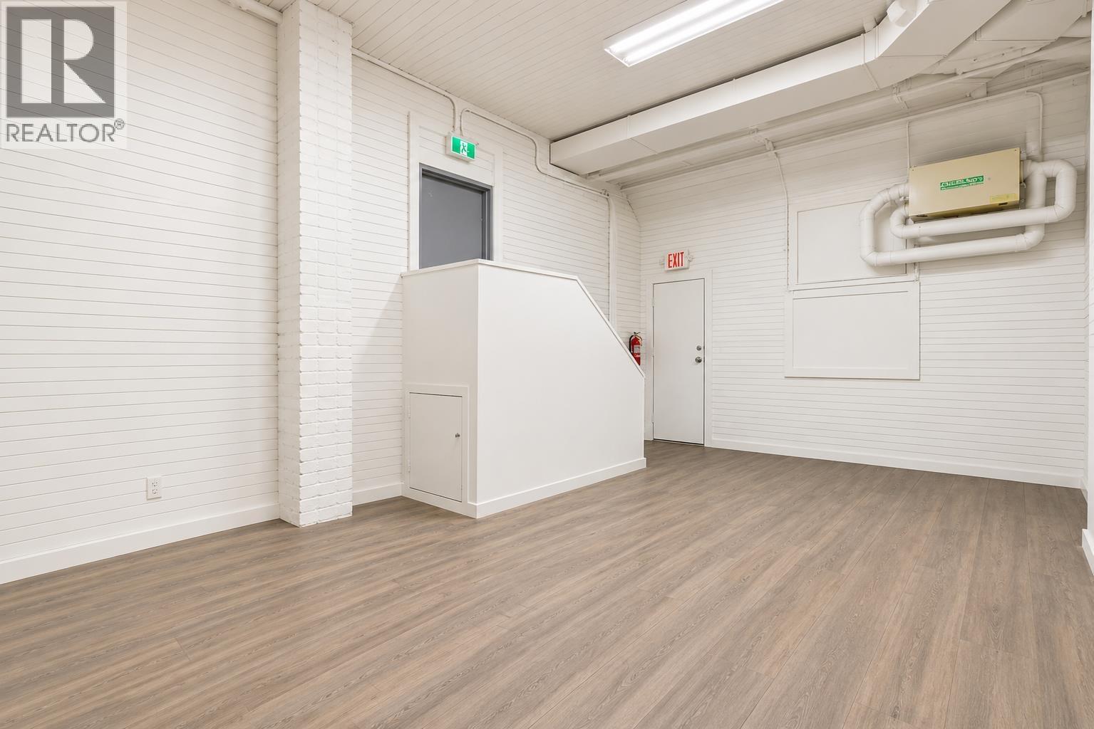 128 Lonsdale Avenue Property Photo 13