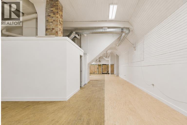 128 Lonsdale Avenue Property Photo 15
