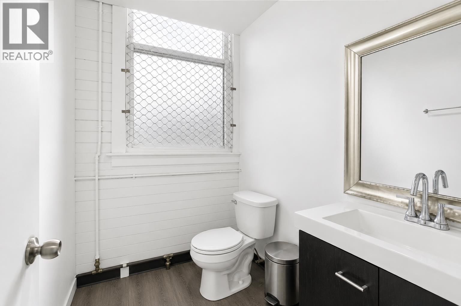 128 Lonsdale Avenue Property Photo 16