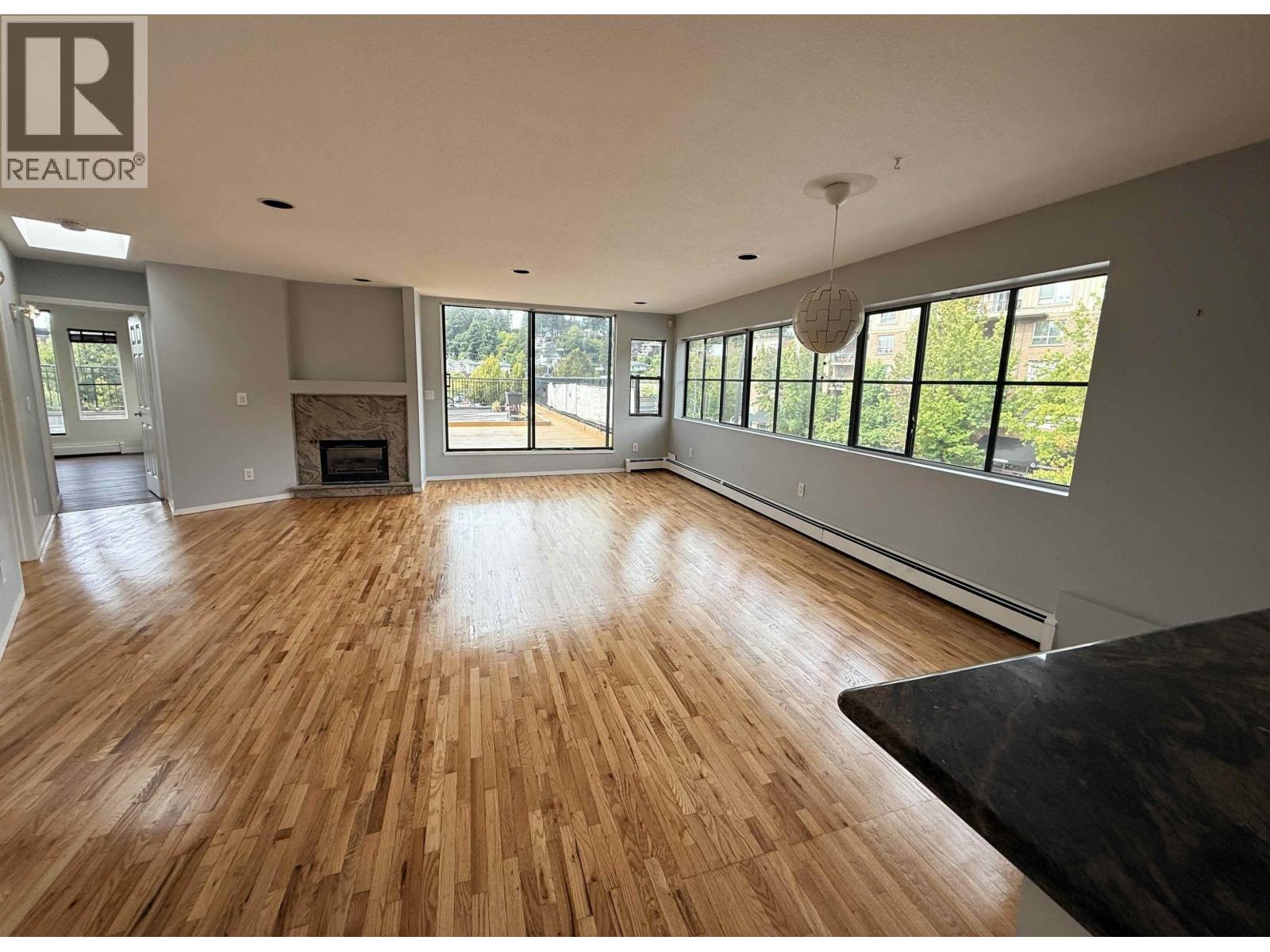 4 987 Marine Drive Property Photo 5