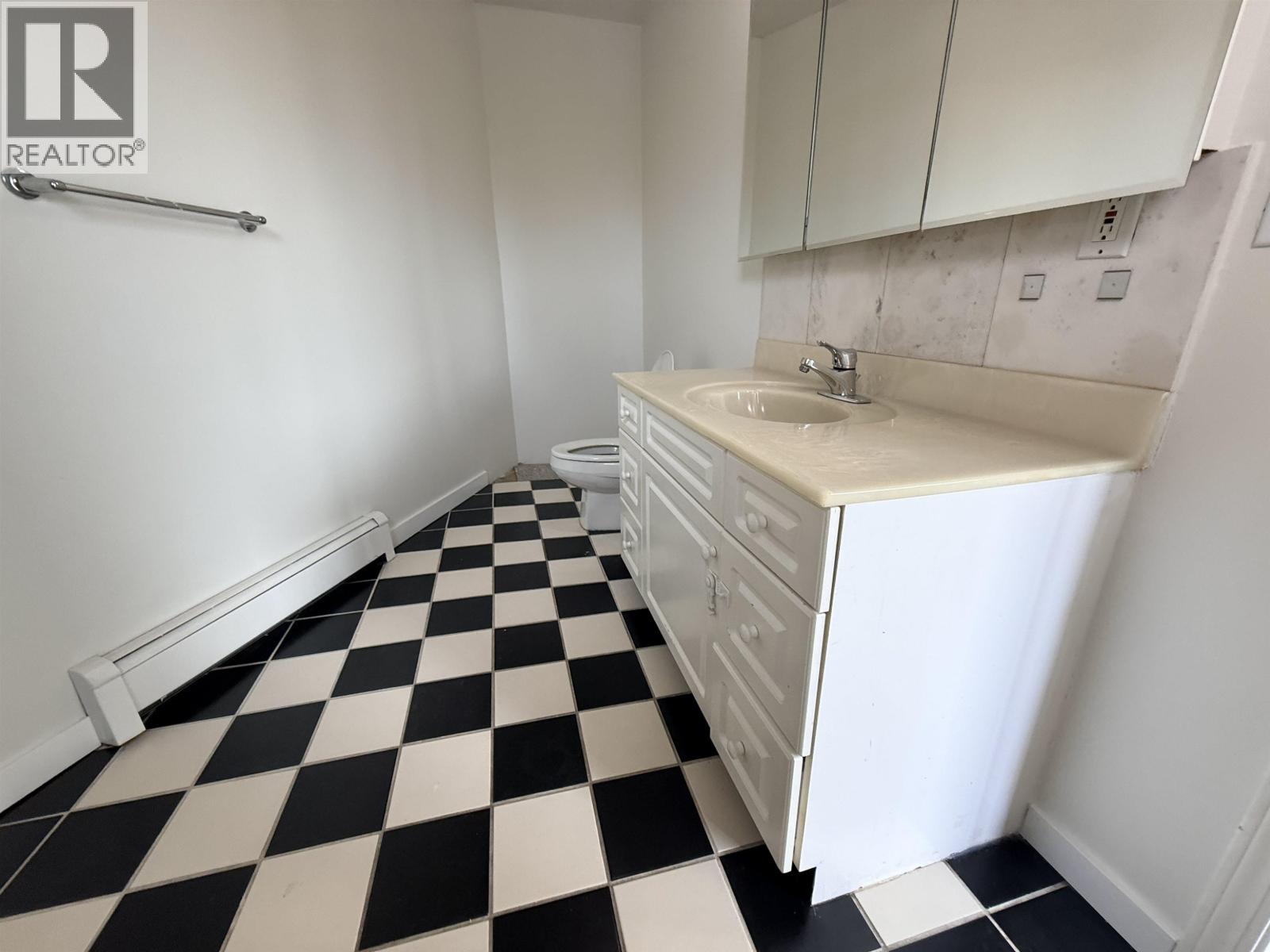 4 987 Marine Drive Property Photo 7