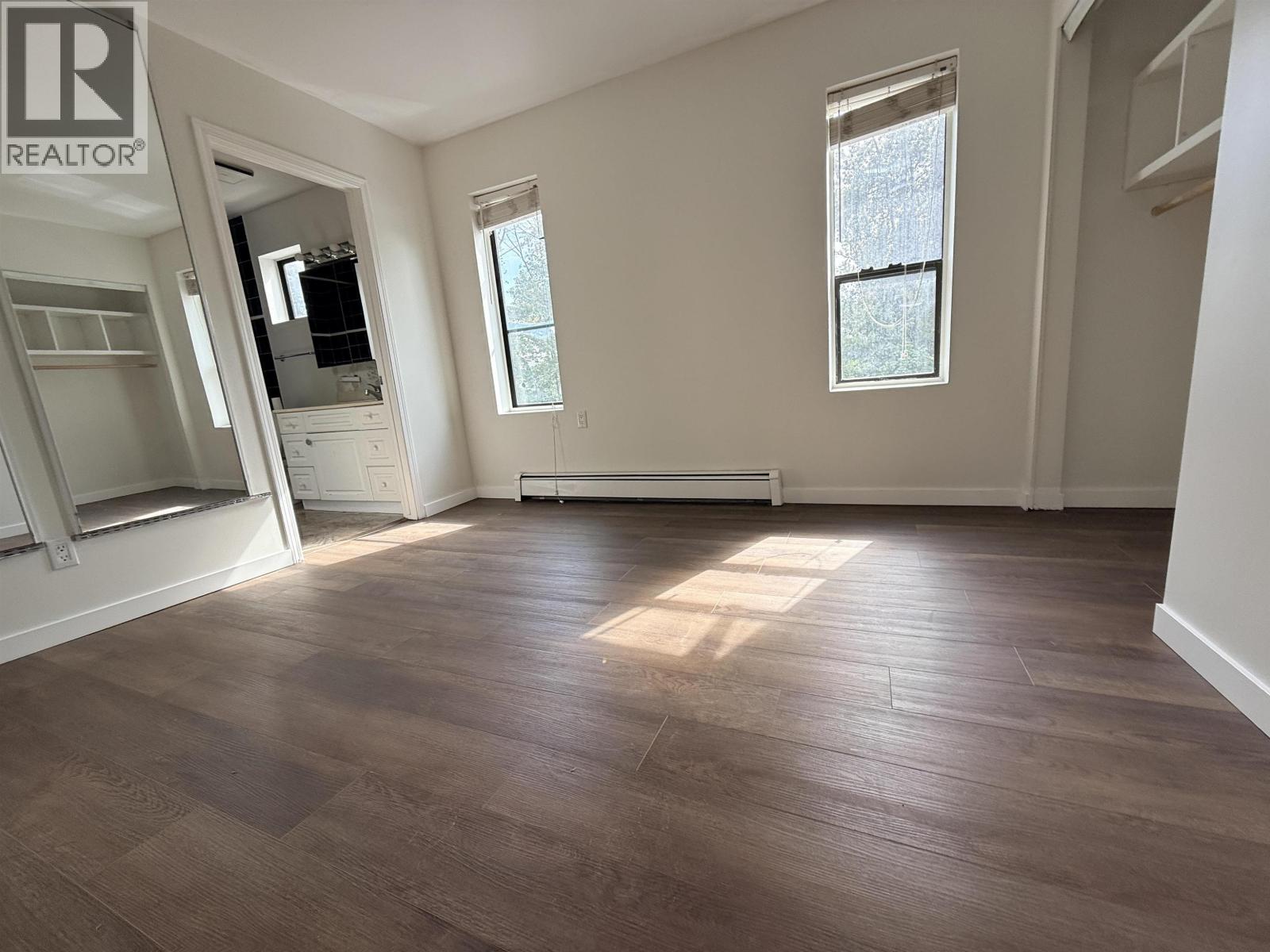 4 987 Marine Drive Property Photo 8