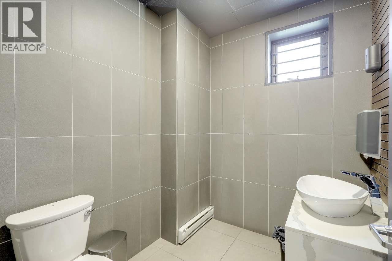 1232 Robson Street Property Photo 16