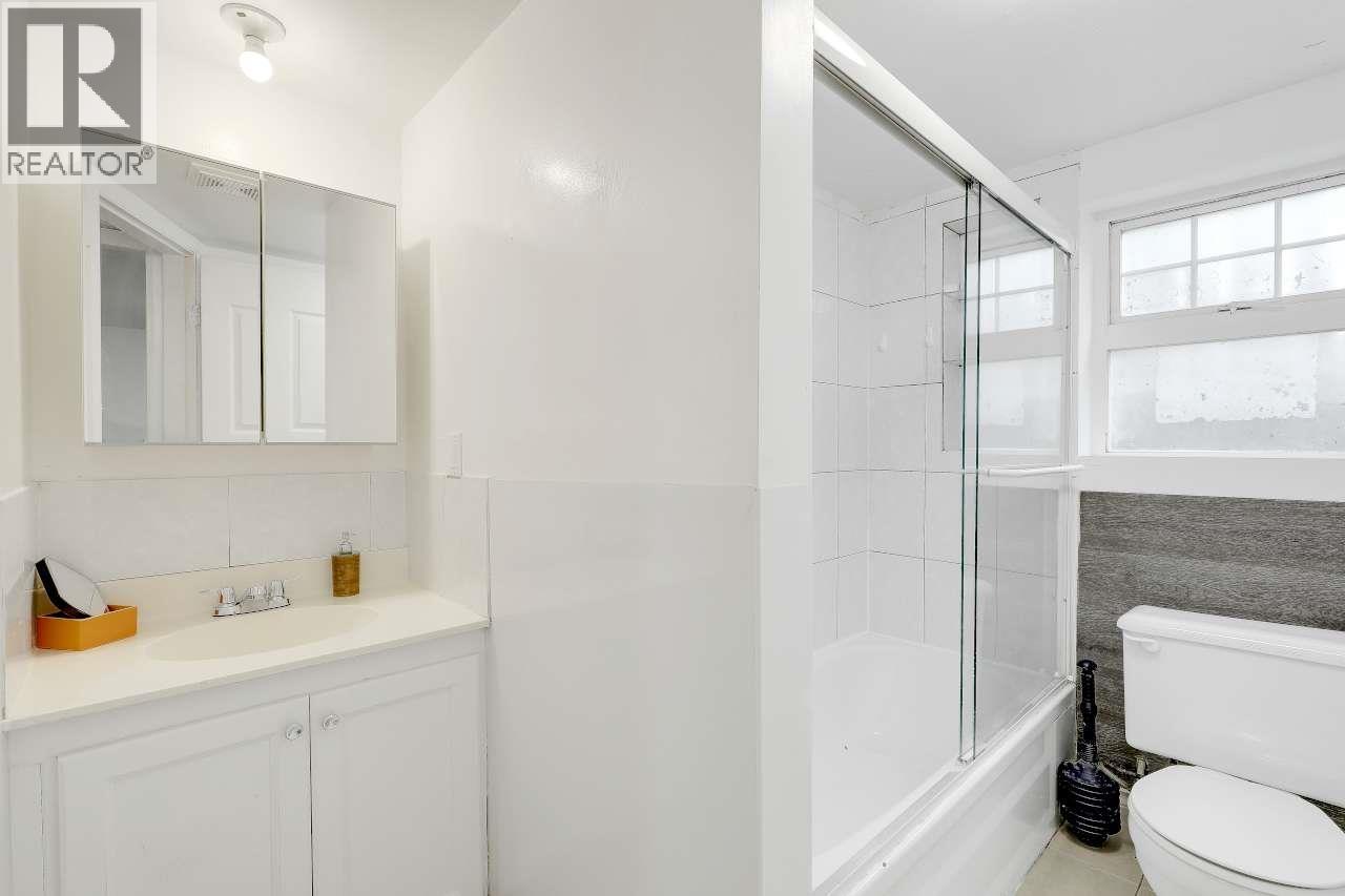 4265 Slocan Street Property Photo 16