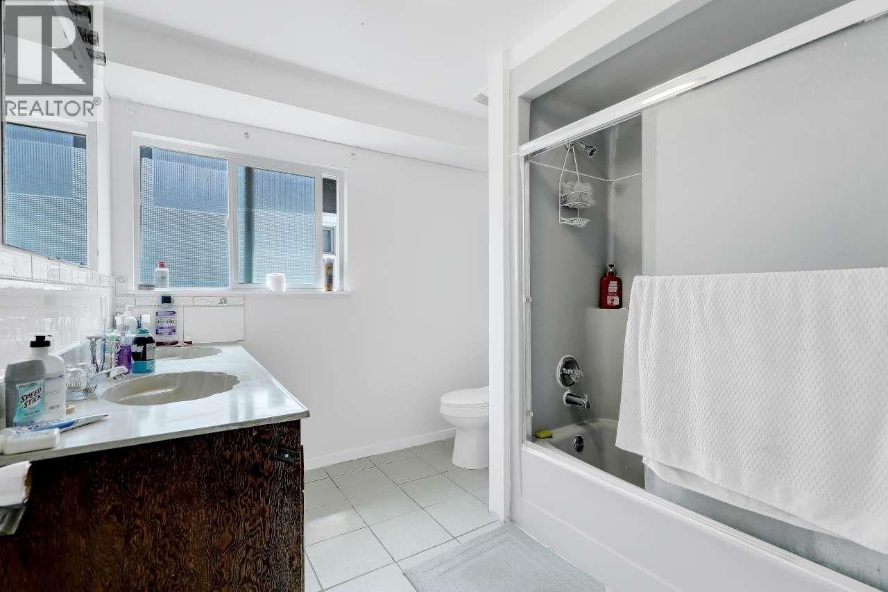 4265 Slocan Street Property Photo 23