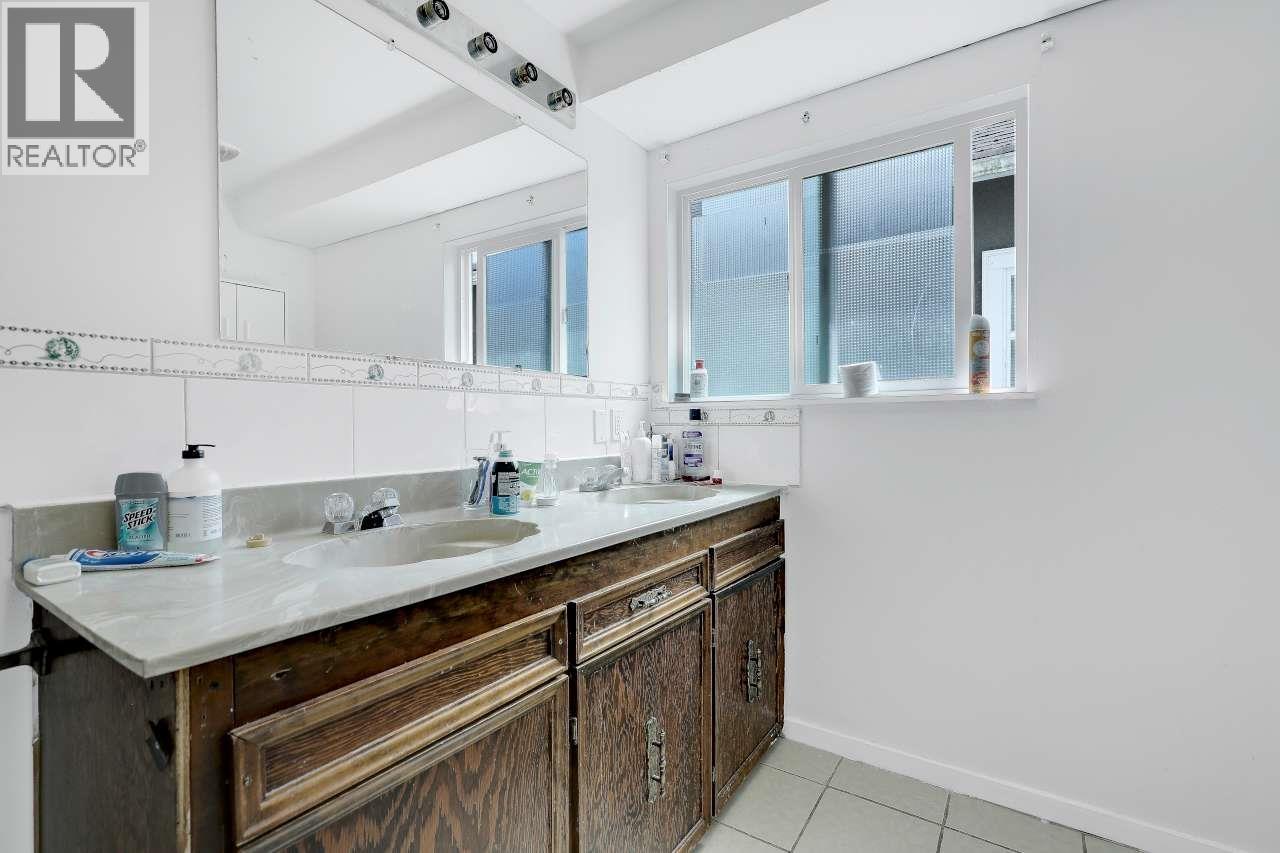 4265 Slocan Street Property Photo 24