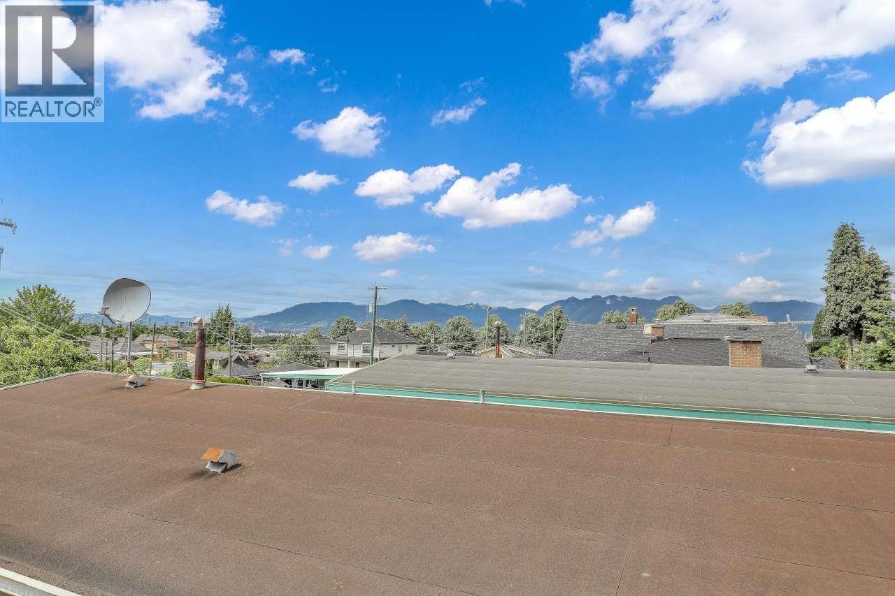 4265 Slocan Street Property Photo 32