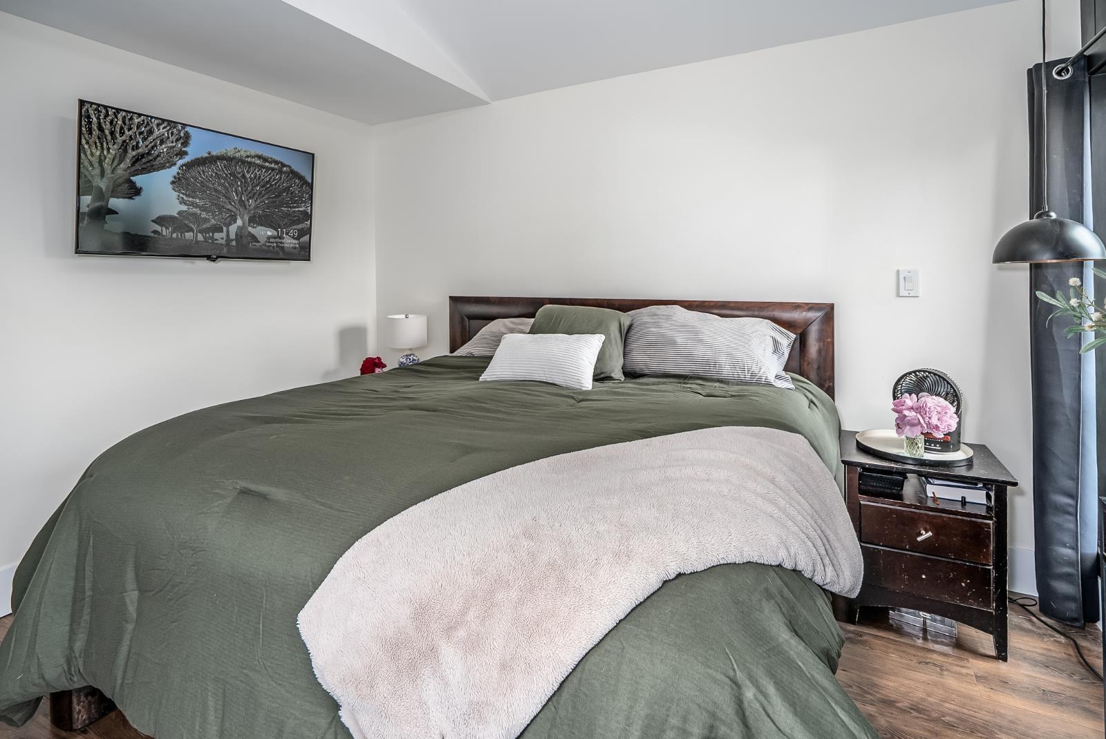 4523 240 Street Property Photo 11