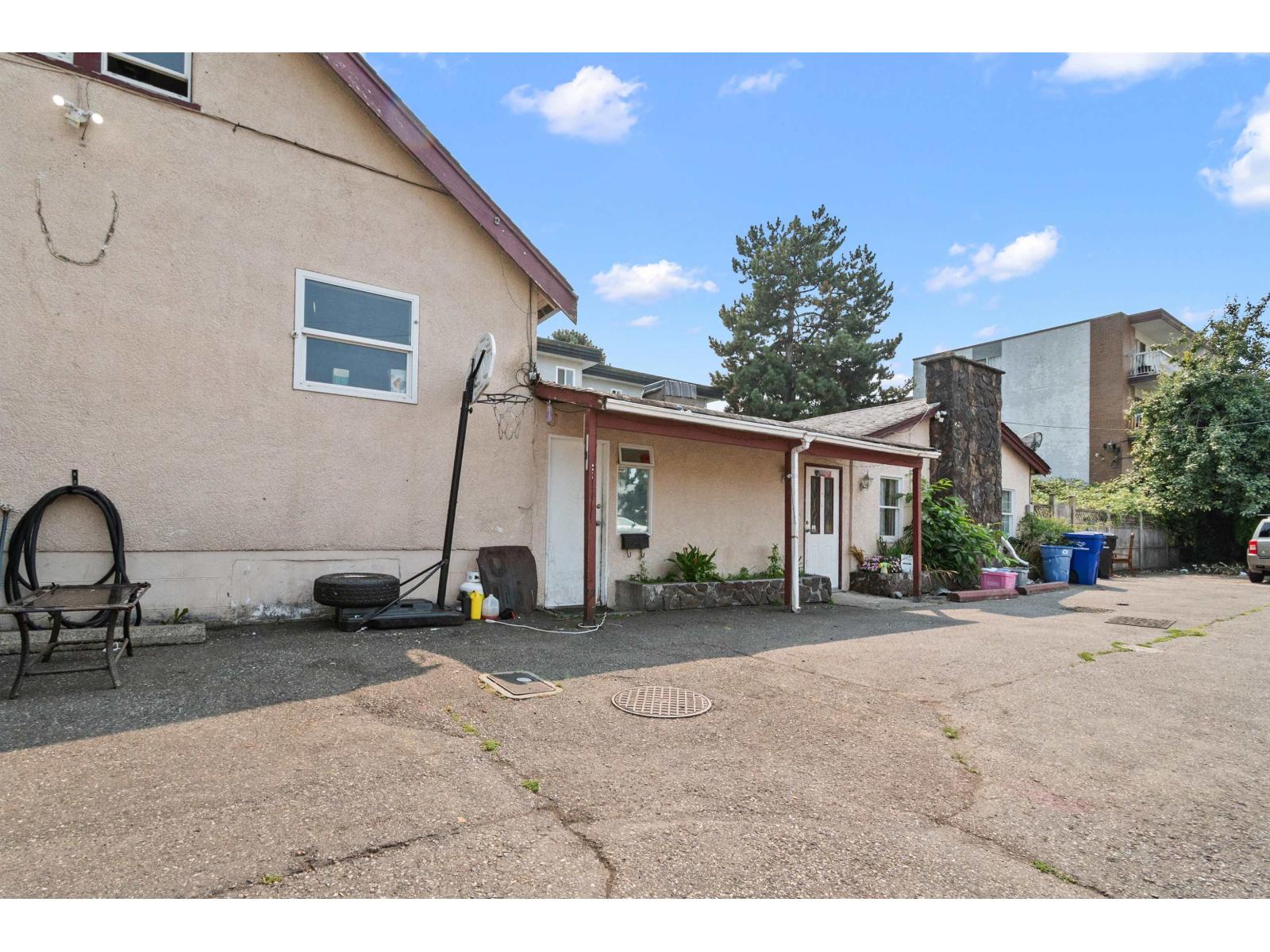 9475 Williams Street Property Photo 11
