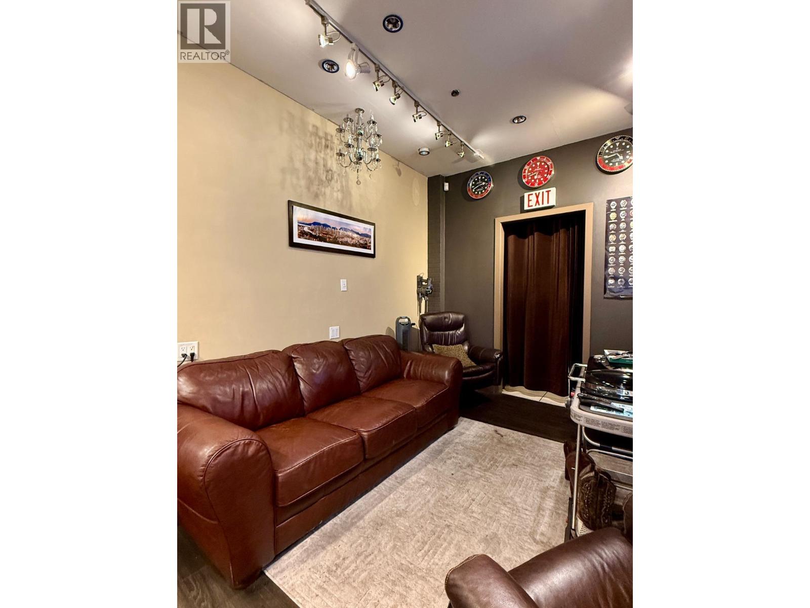 971 Hornby Property Photo 4