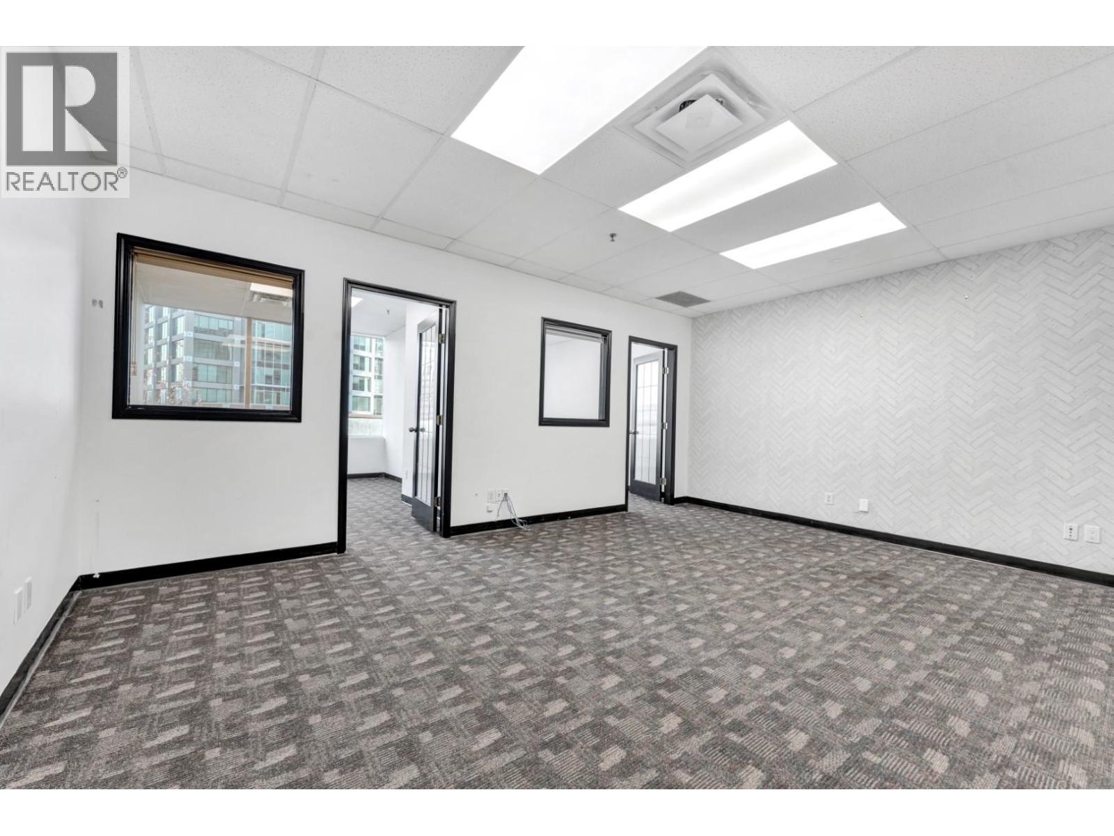 317 4538 Kingsway Property Photo 1