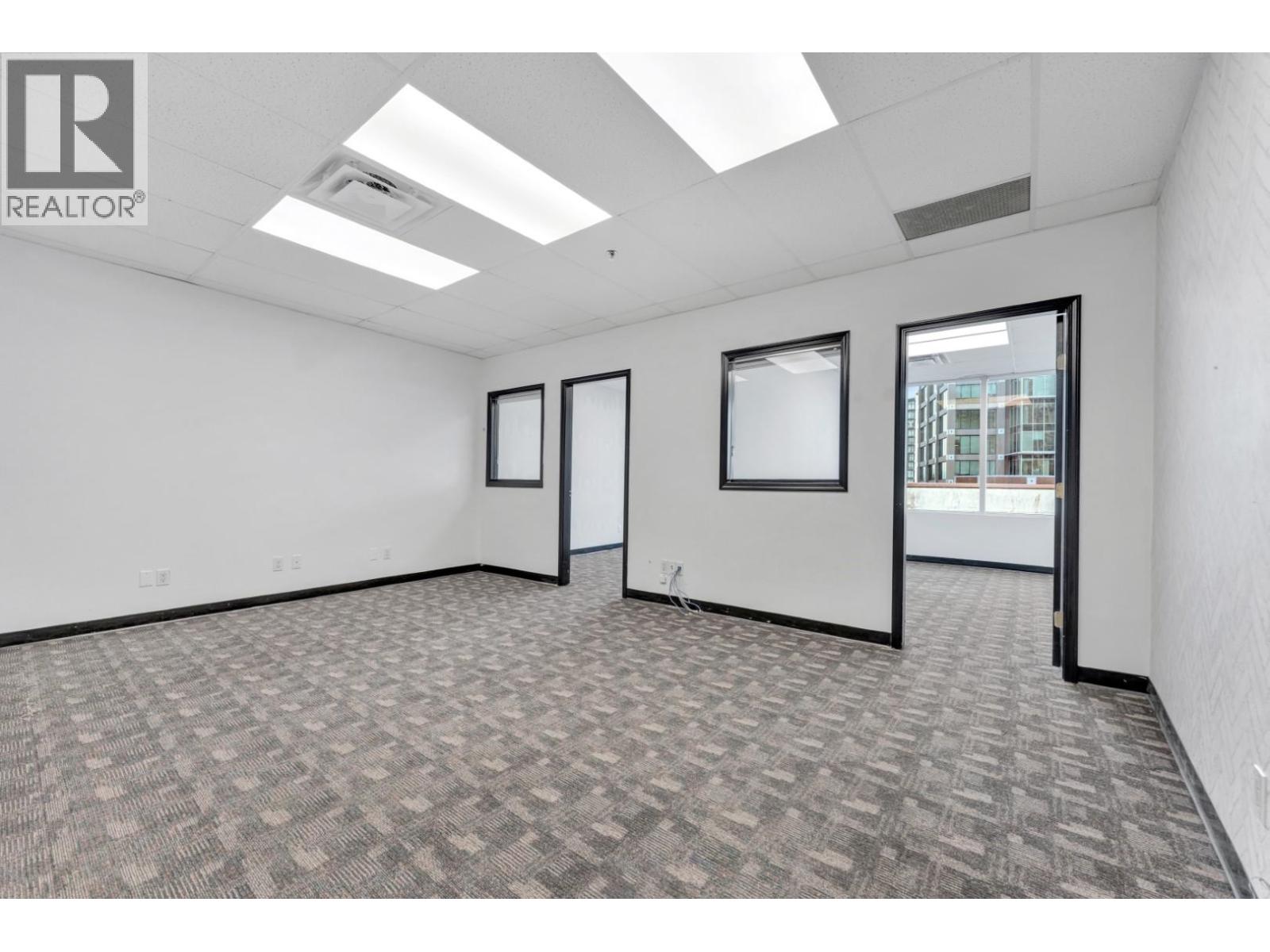317 4538 Kingsway Property Photo 2