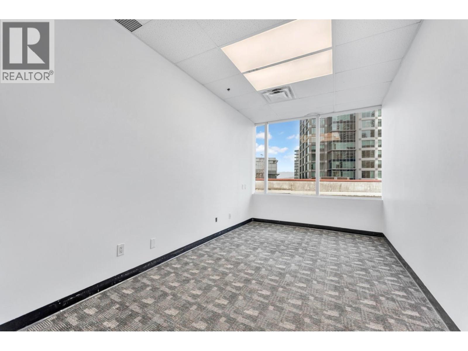 317 4538 Kingsway Property Photo 7