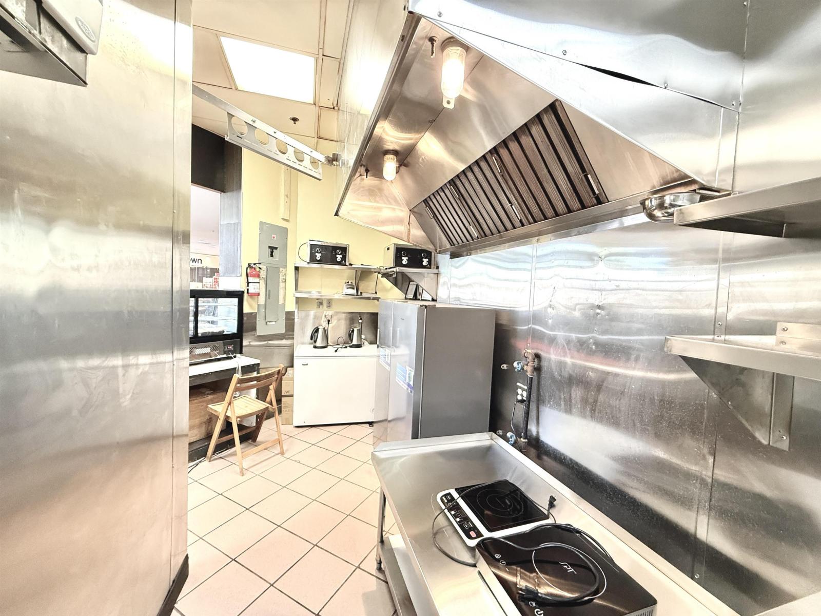 145 1711 152 Street Property Photo 2