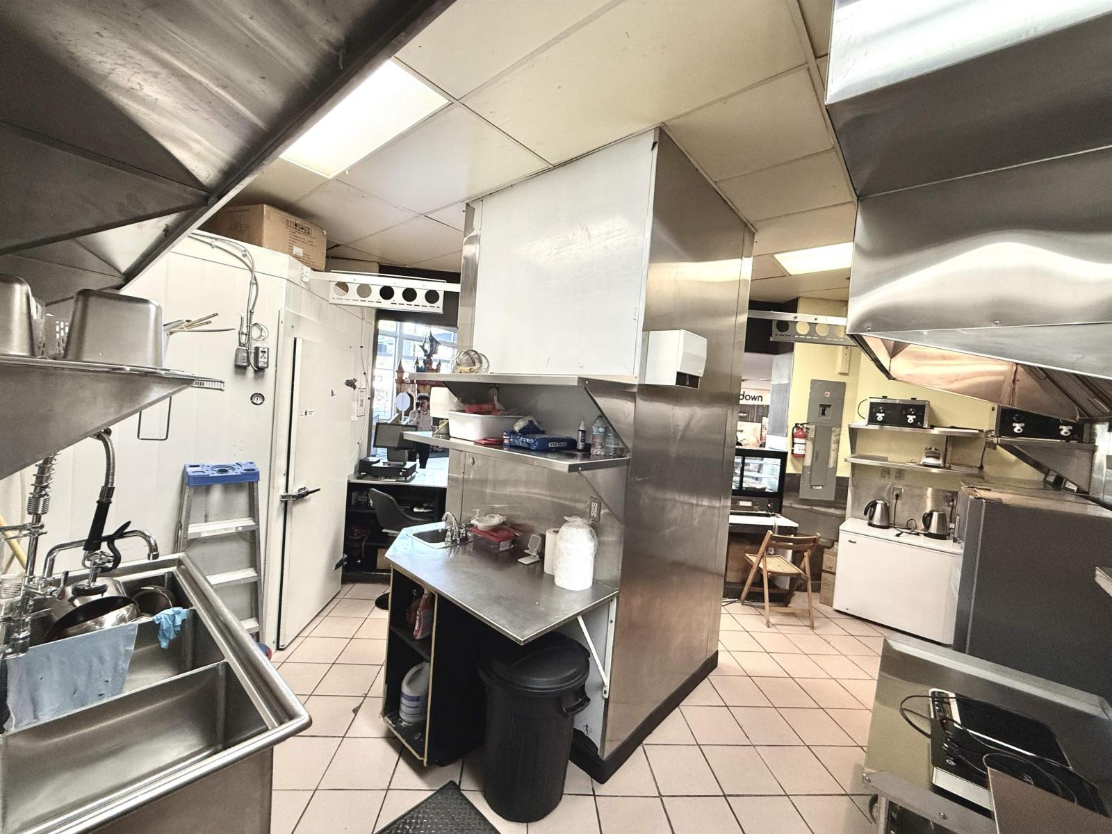145 1711 152 Street Property Photo 6
