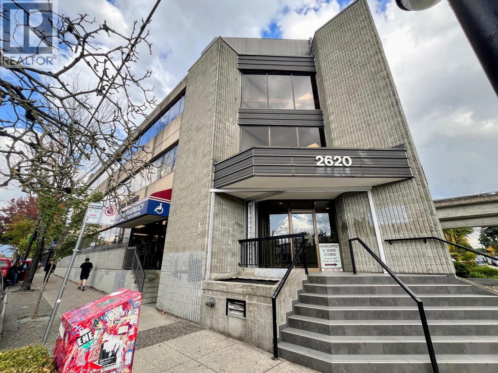 102 2620 Commercial Drive Property Photo 2