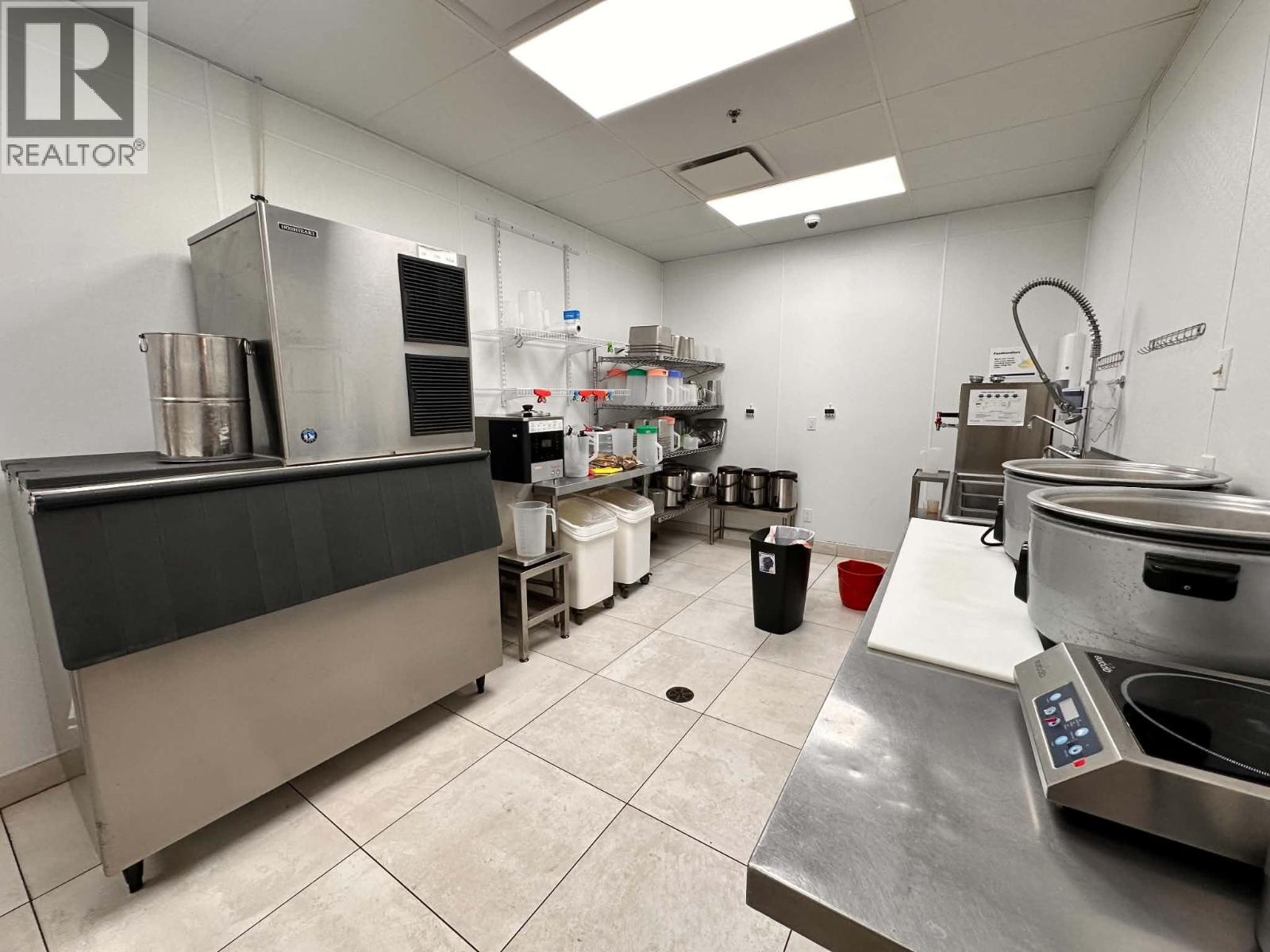 6231 Kingsway Property Photo 9